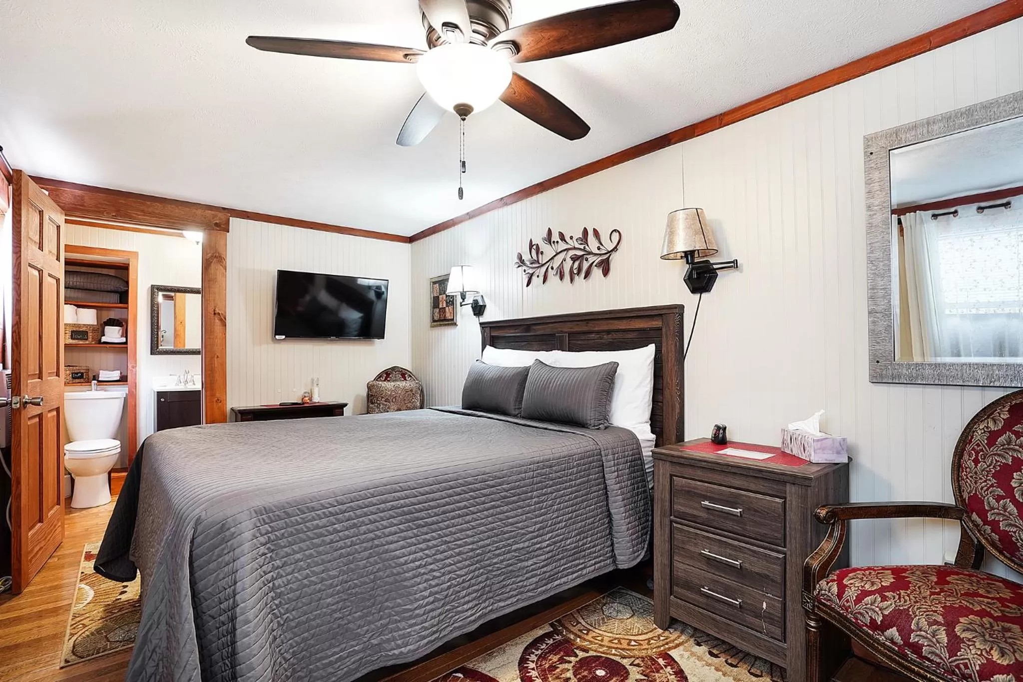 Bed in Hocking Hills Inn