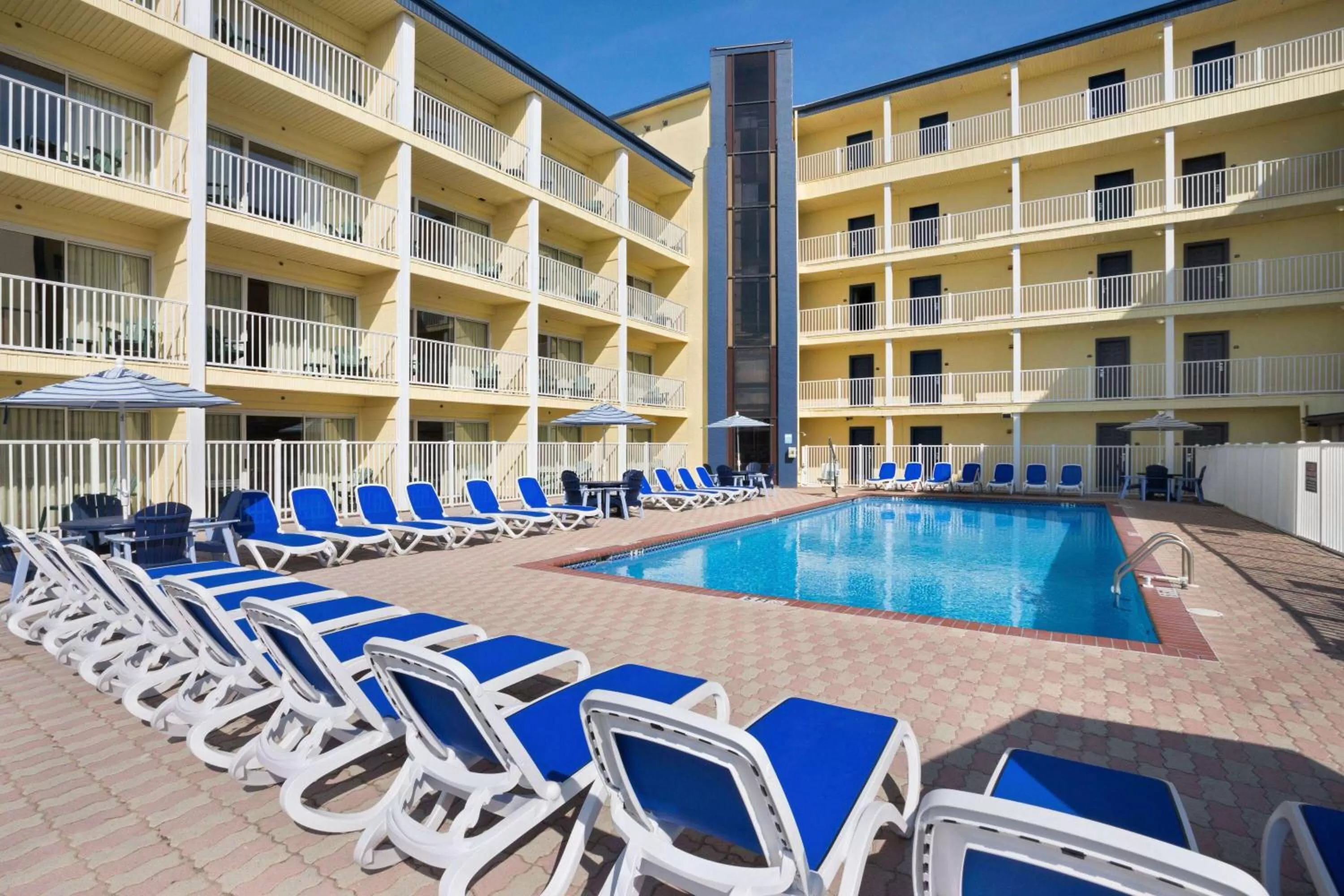 Pool view in Howard Johnson by Wyndham Ocean City Oceanfront
