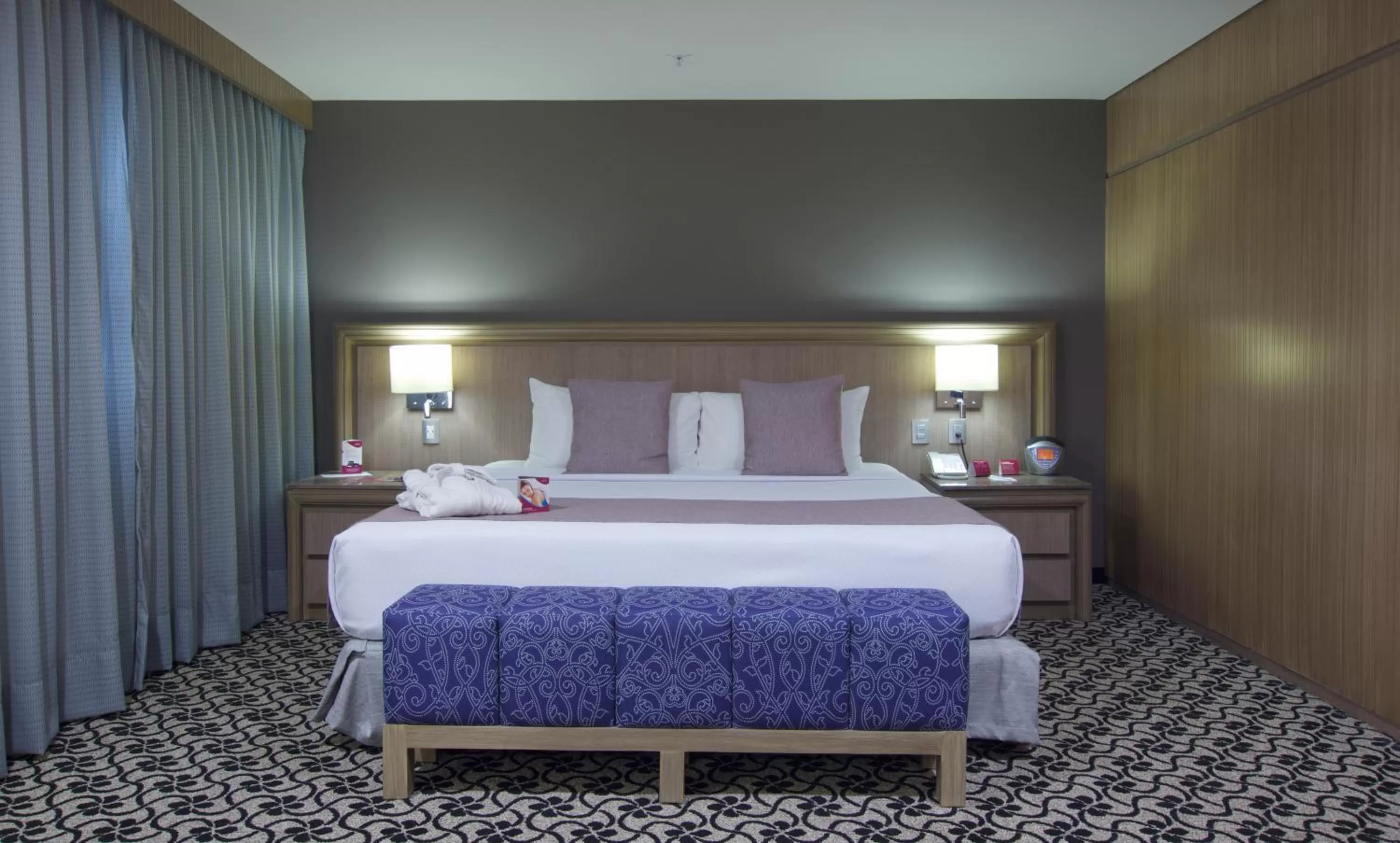 Bed in Crowne Plaza Hotel Mexico City North-Tlalnepantla, an IHG Hotel