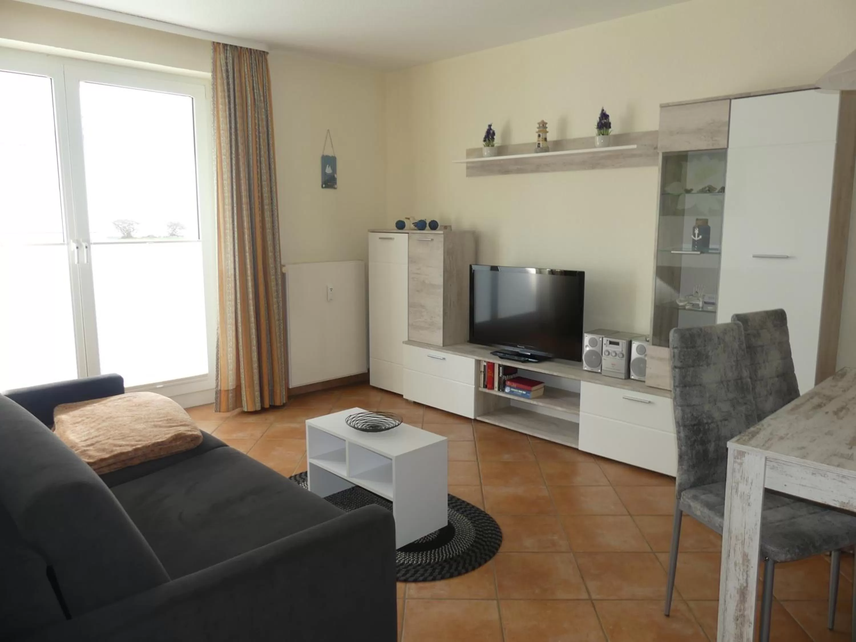 Living room, TV/Entertainment Center in Apartmenthaus Binzer Sterne