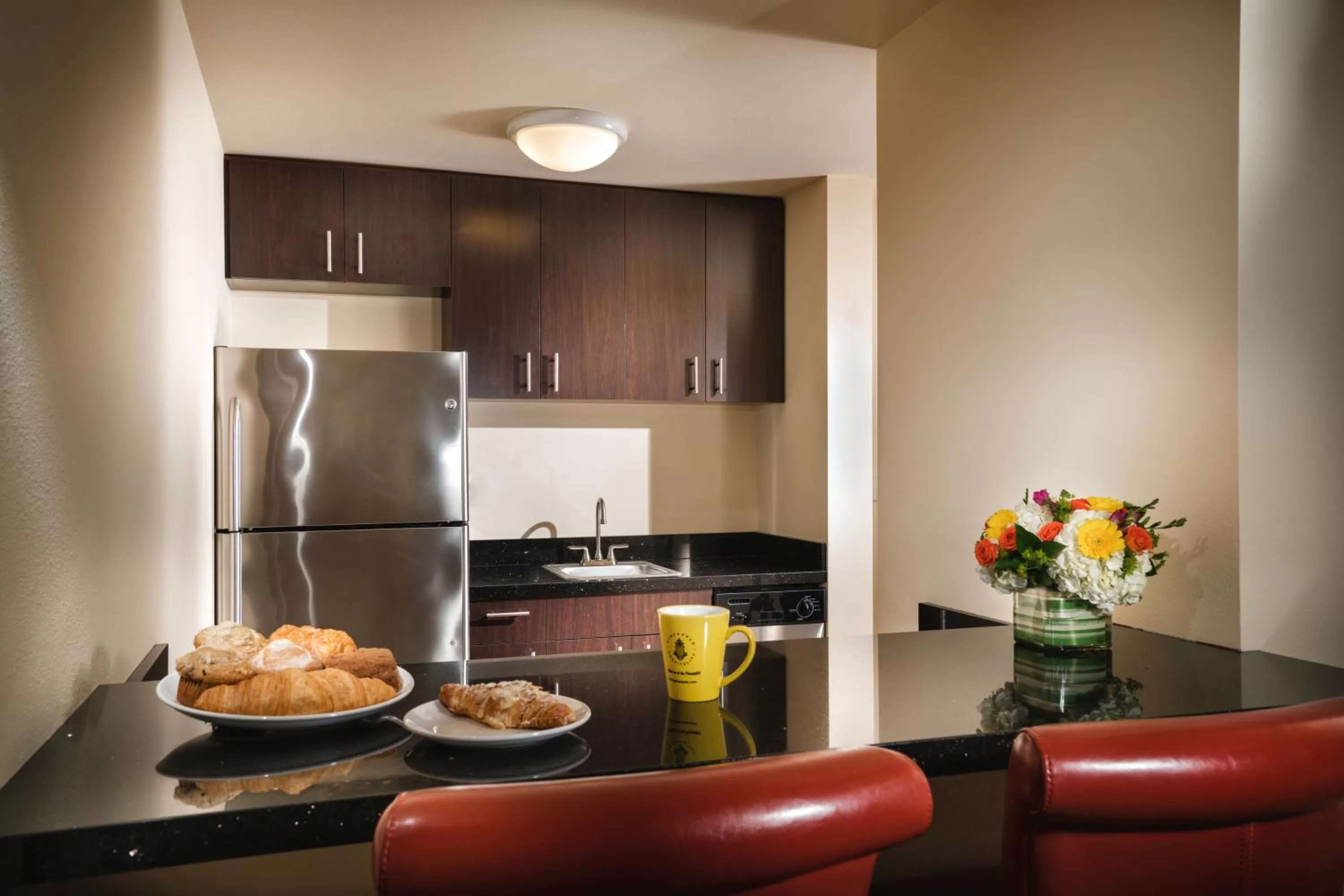 Kitchen or kitchenette in Staypineapple, The Maxwell Hotel, Seattle Center Seattle