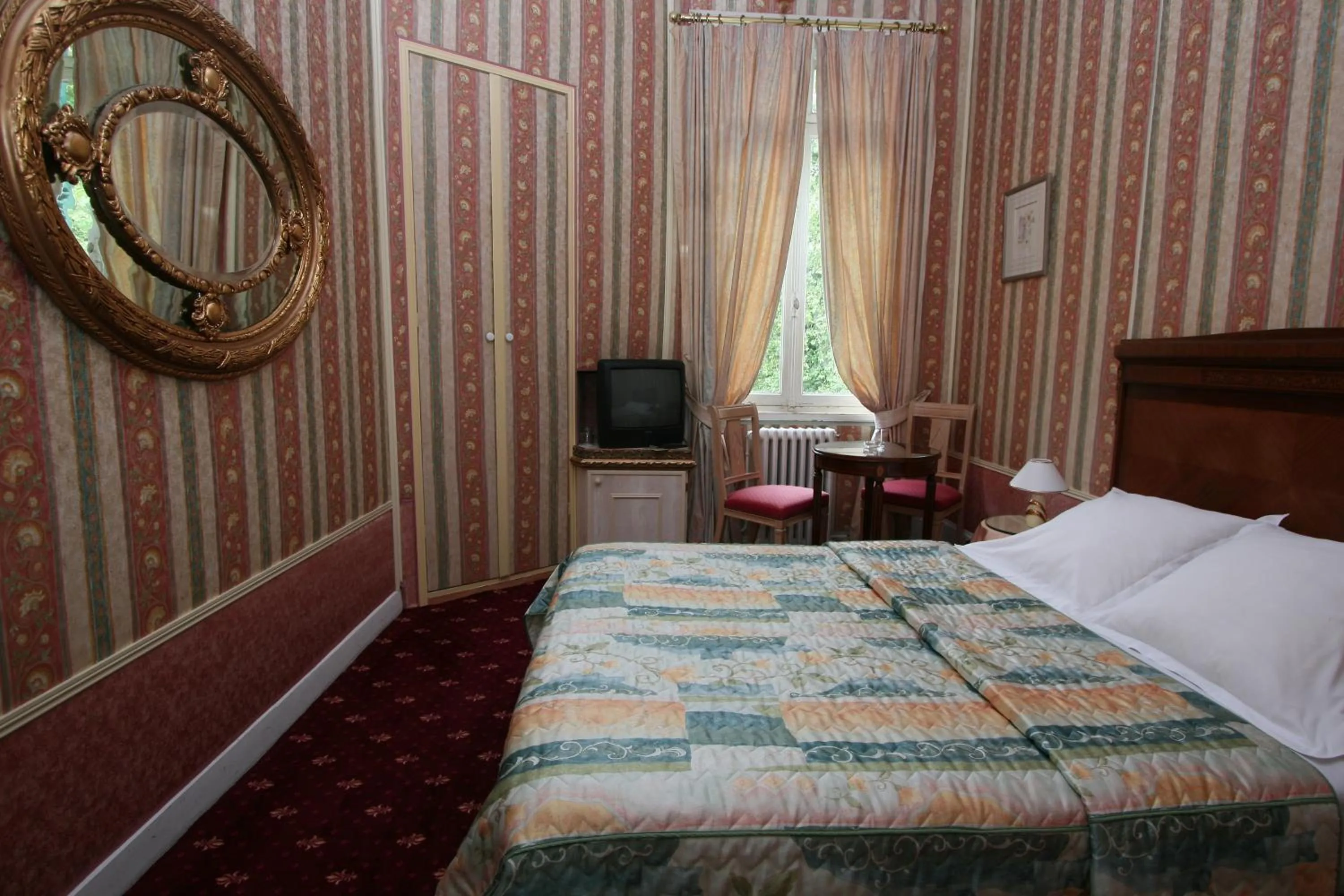 Bed in Belle Isle Sur Risle - Chateau Hotel & Spa