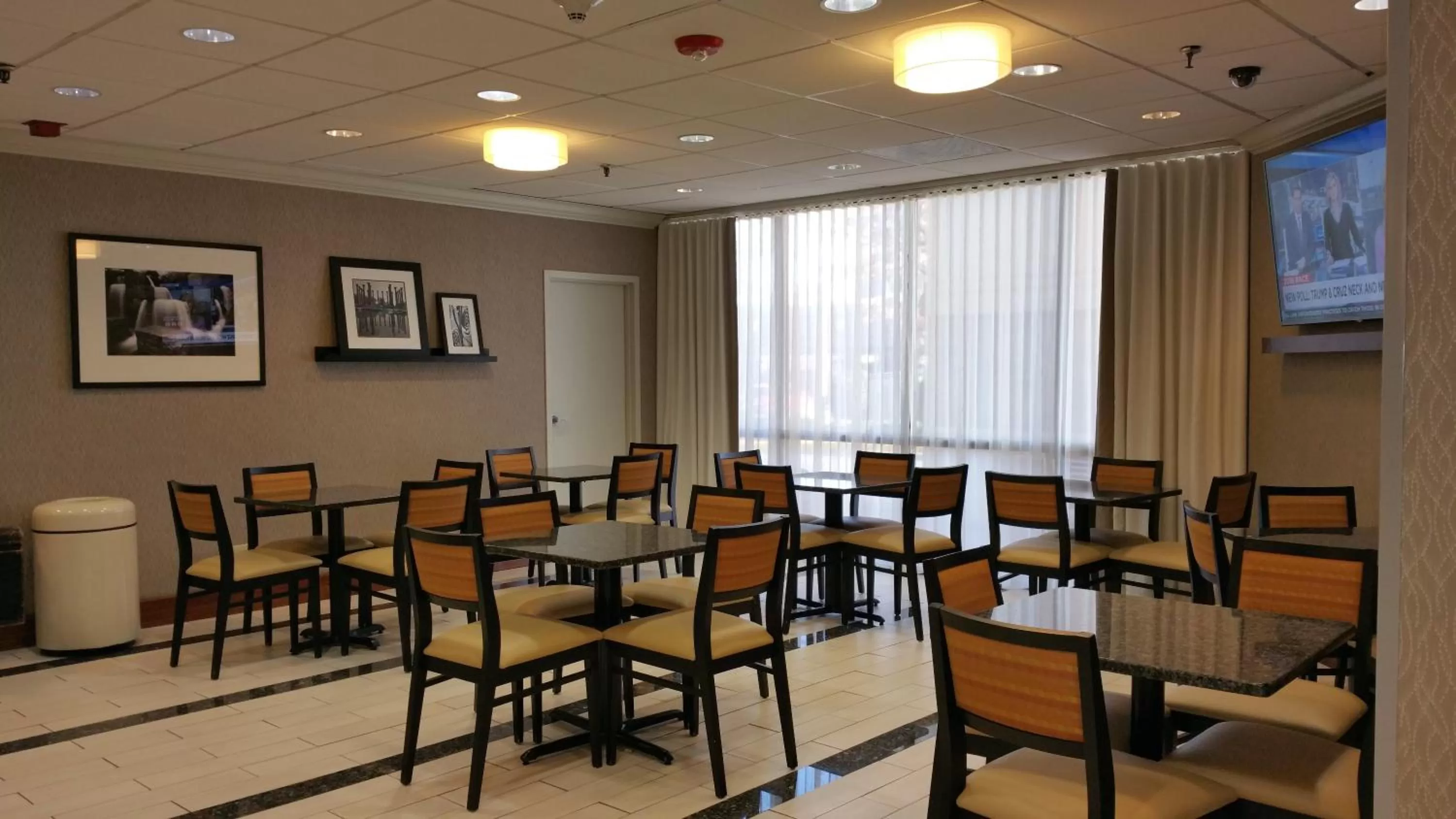 Restaurant/places to eat in Wingate by Wyndham Springfield