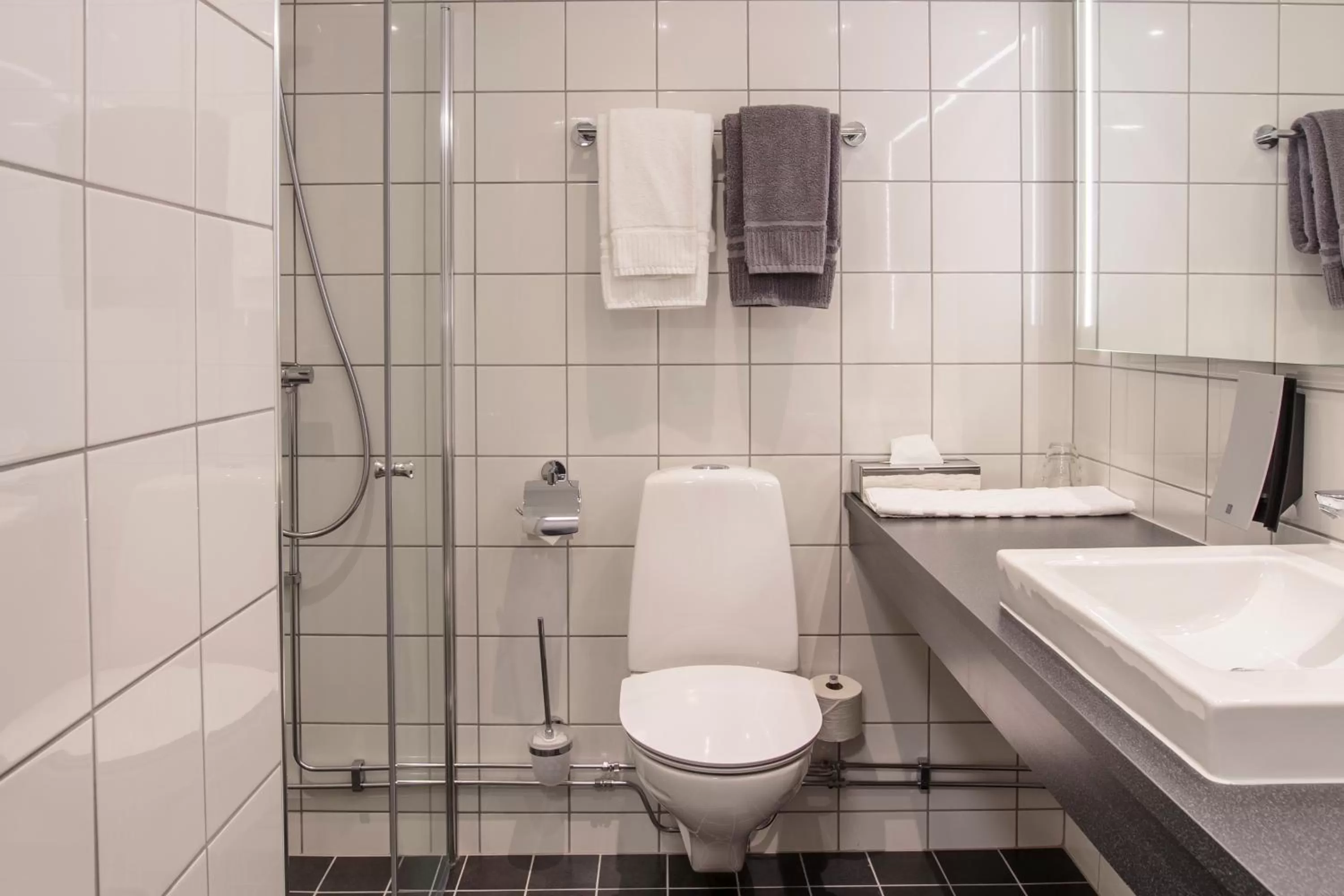 Shower in Home Hotel Uman