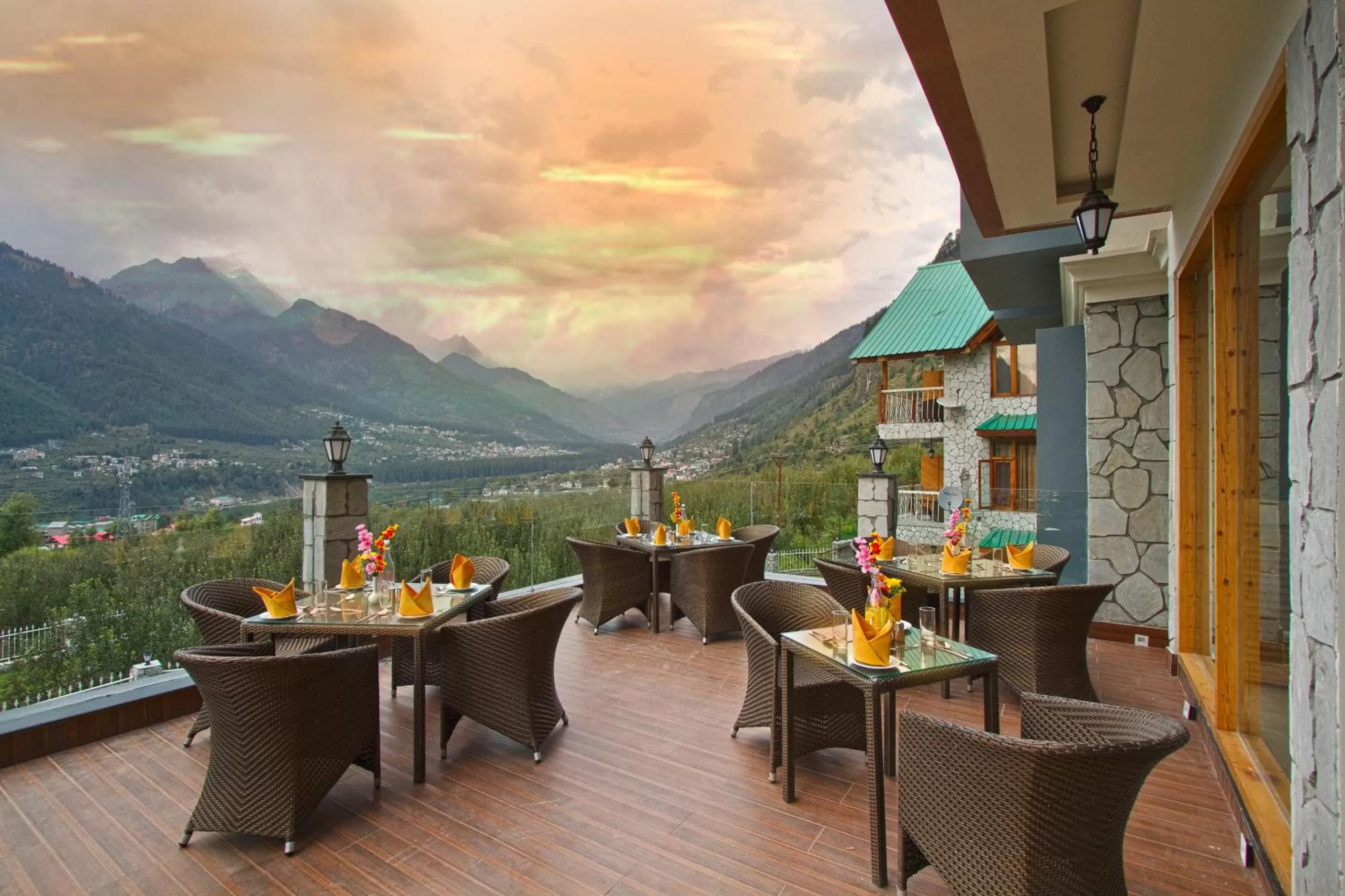 Restaurant/places to eat in The Whitestone Resorts