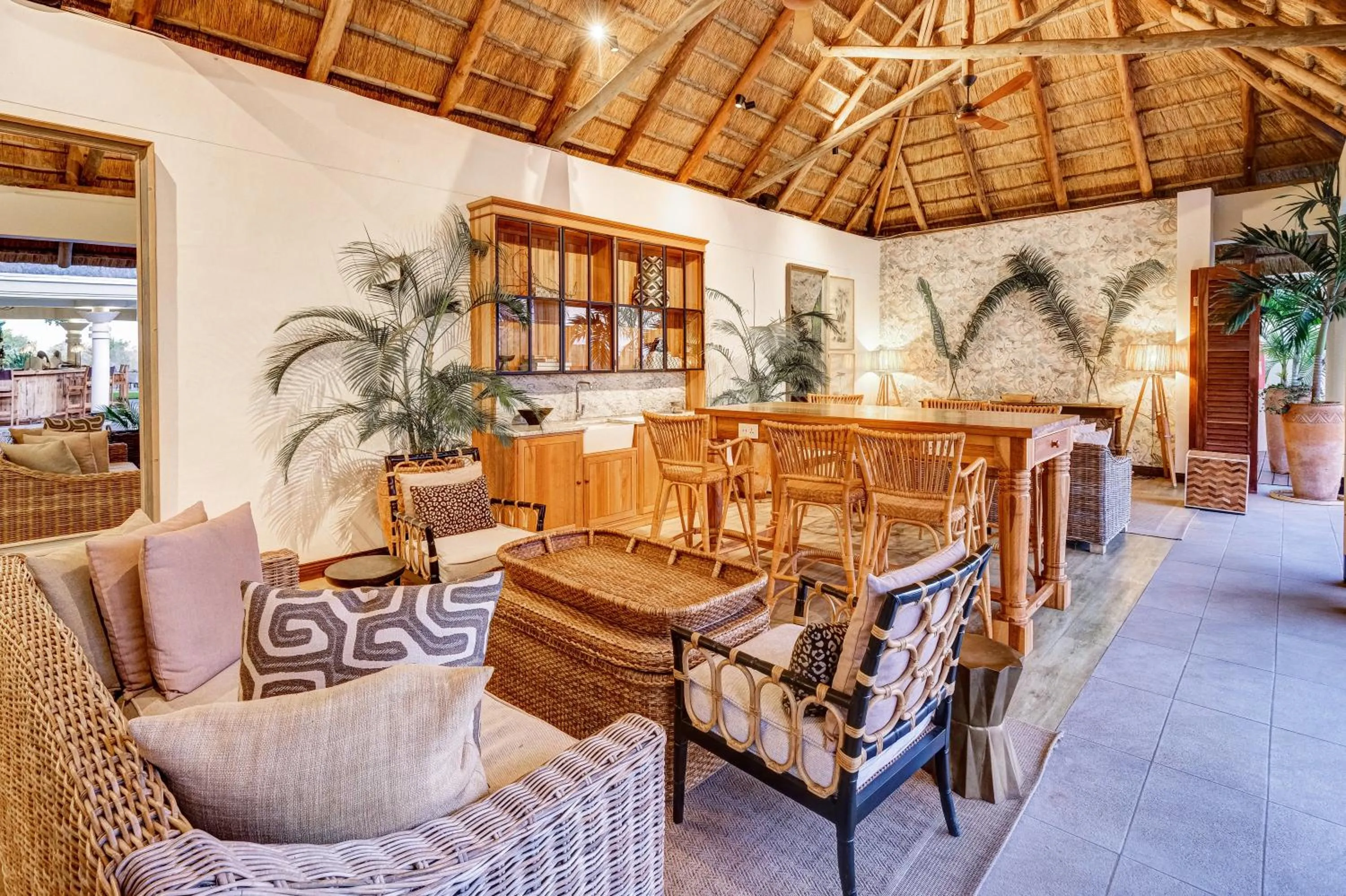 Communal lounge/ TV room in Ilala Lodge Hotel