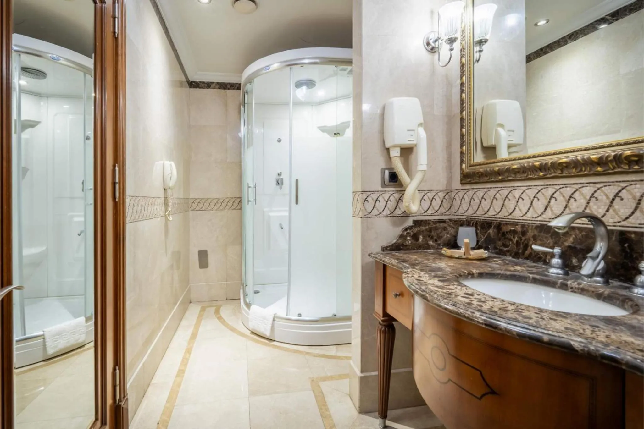 Toilet in The Central Palace Taksim