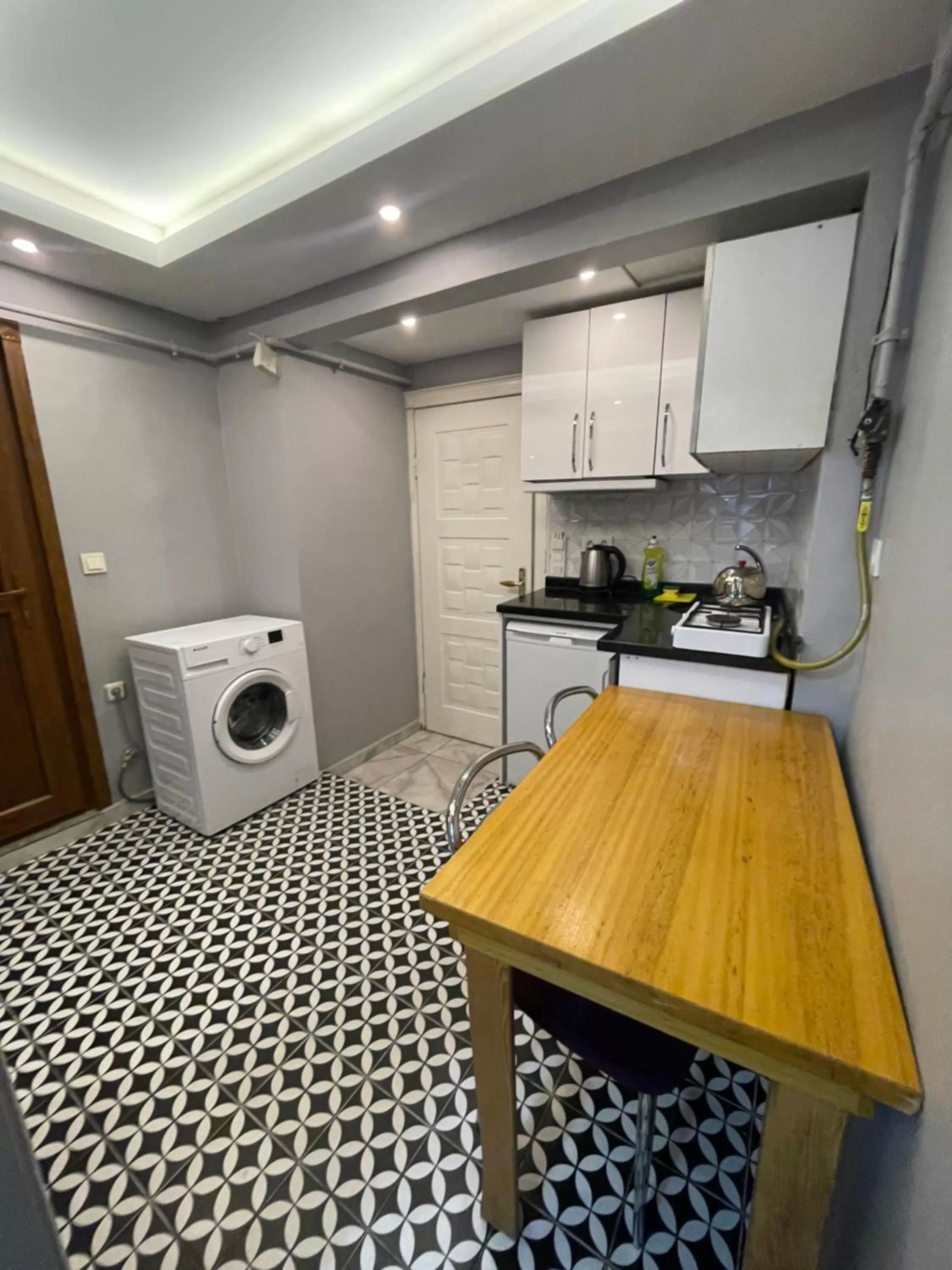 Kitchen/Kitchenette in Arat Apartments