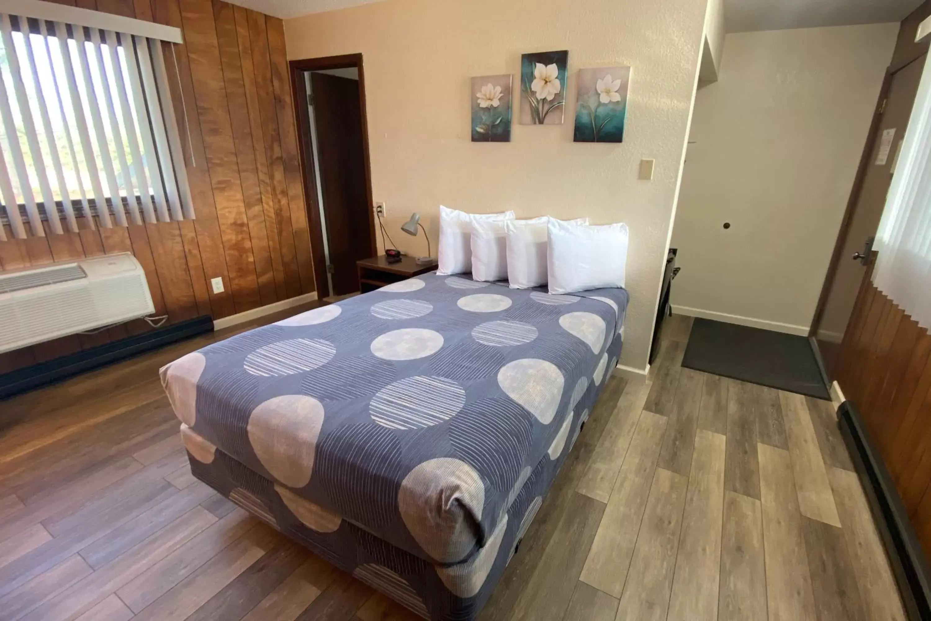 Standard Double Room in Waterway Inn Standard Double Room in Waterway Inn