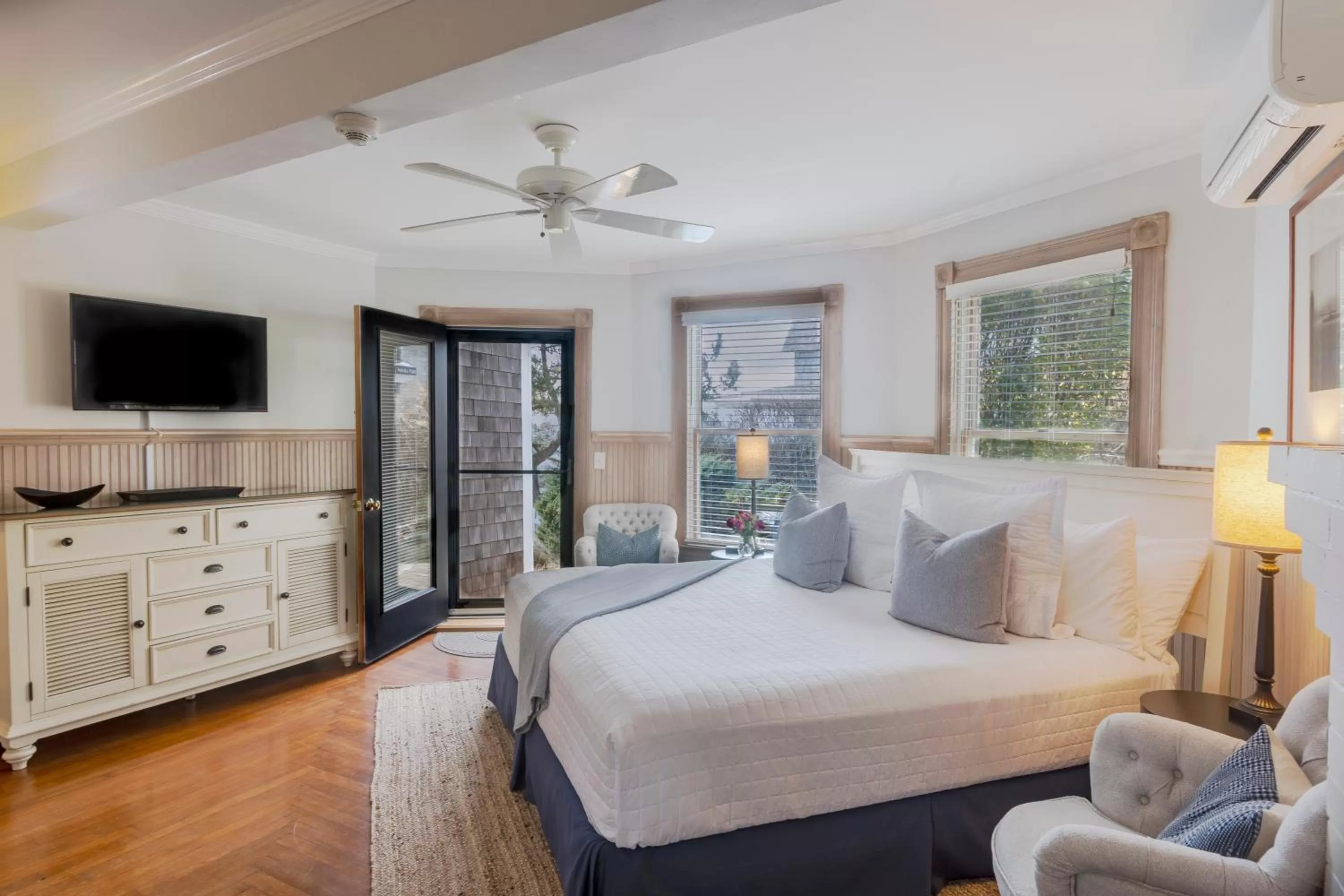 Bed in Inn on the Sound