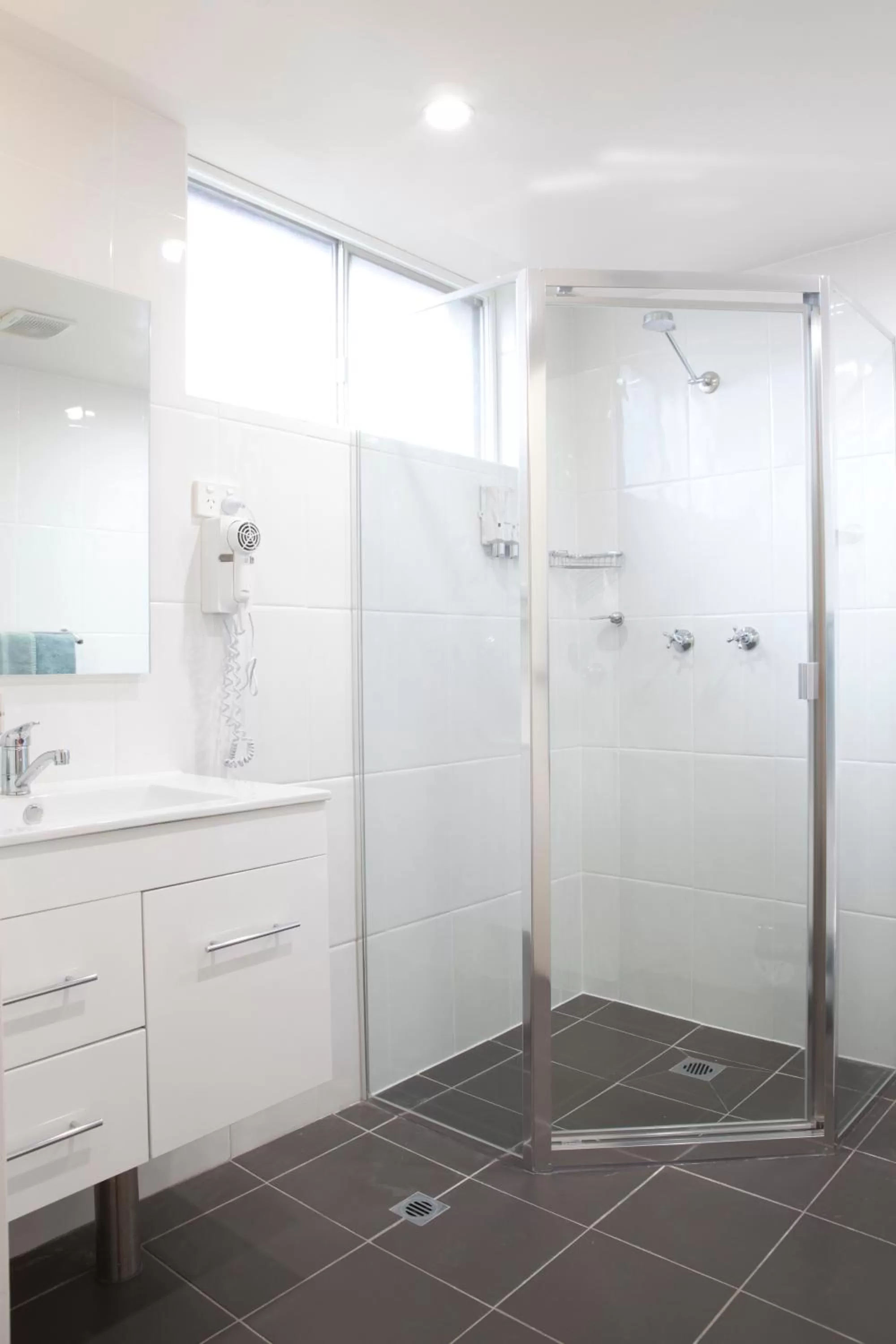 Shower in Narellan Motor Inn