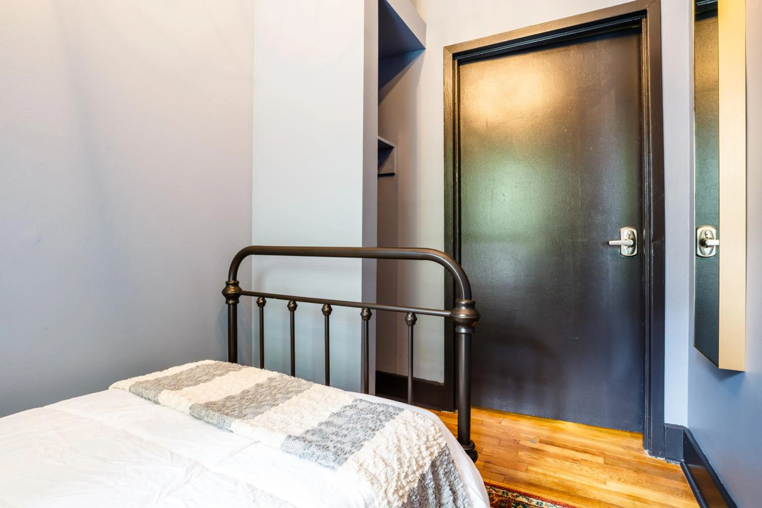 Bedroom, Bed in Lamartine Chelsea