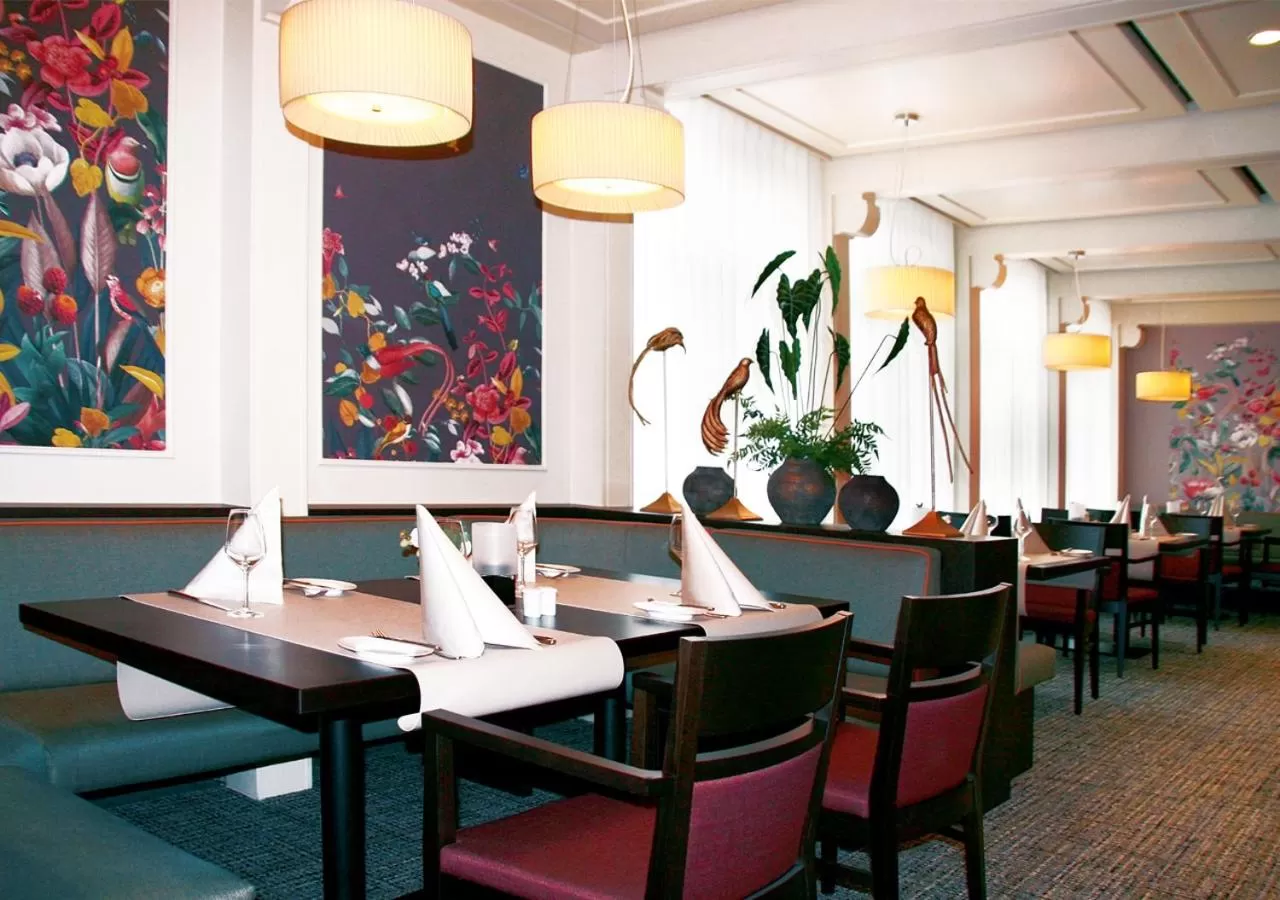 Restaurant/Places to Eat in AVIA Hotel