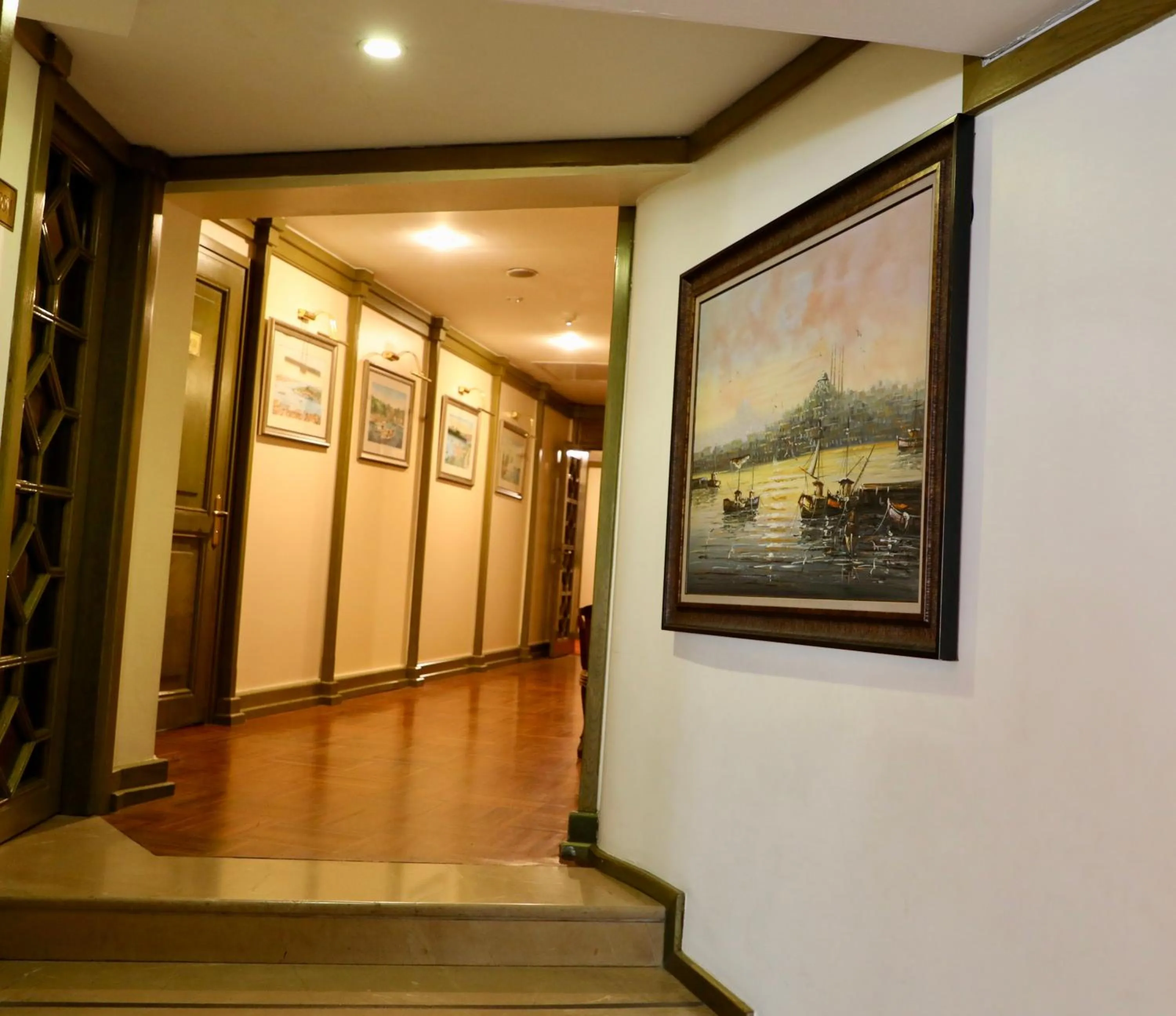 Lobby or reception in Istanbul Royal Hotel