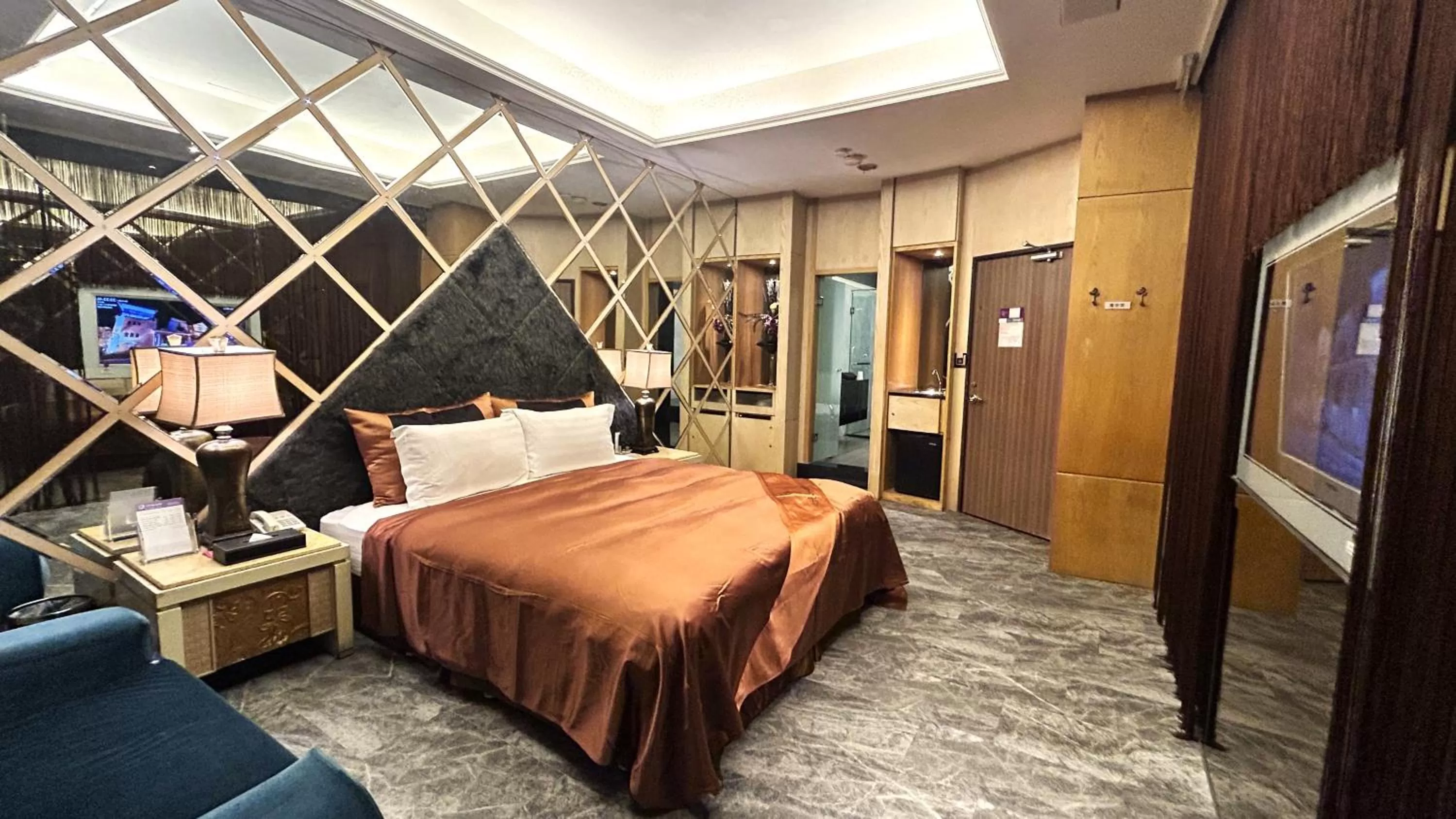 Photo of the whole room, Bed in Shining Motel