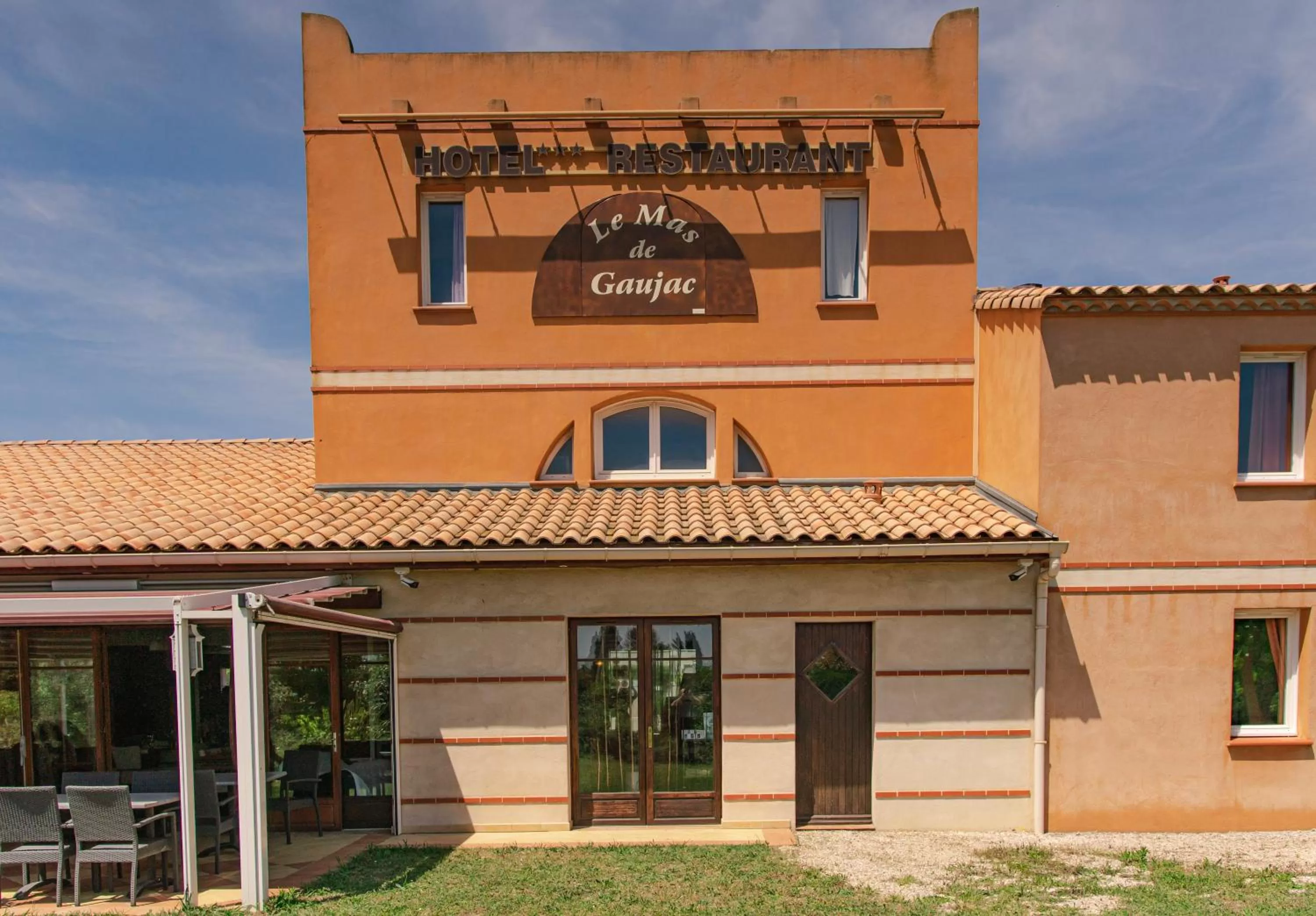 Property building in Le Mas De Gaujac