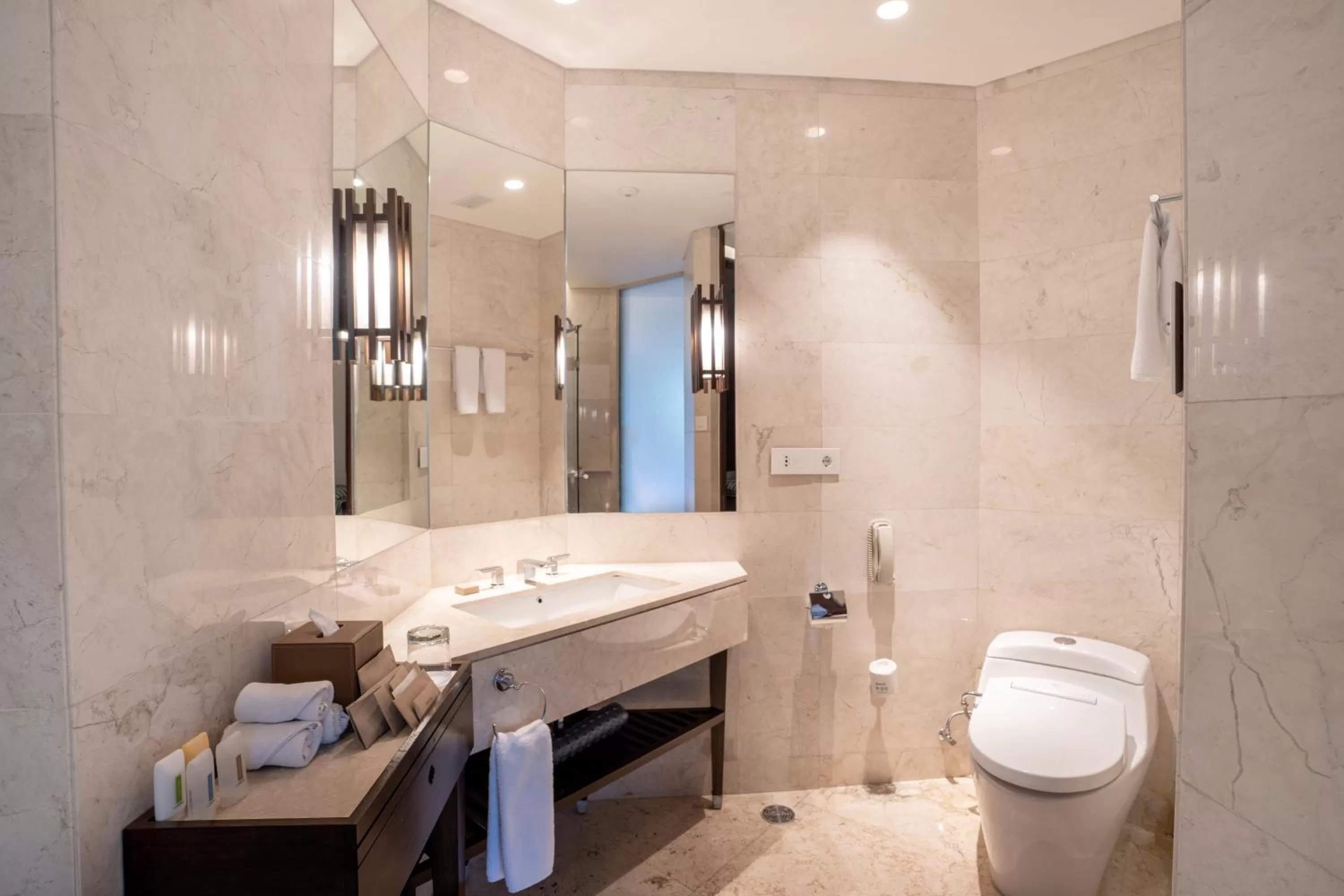 Toilet in Holiday Inn Resort Bali Nusa Dua by IHG