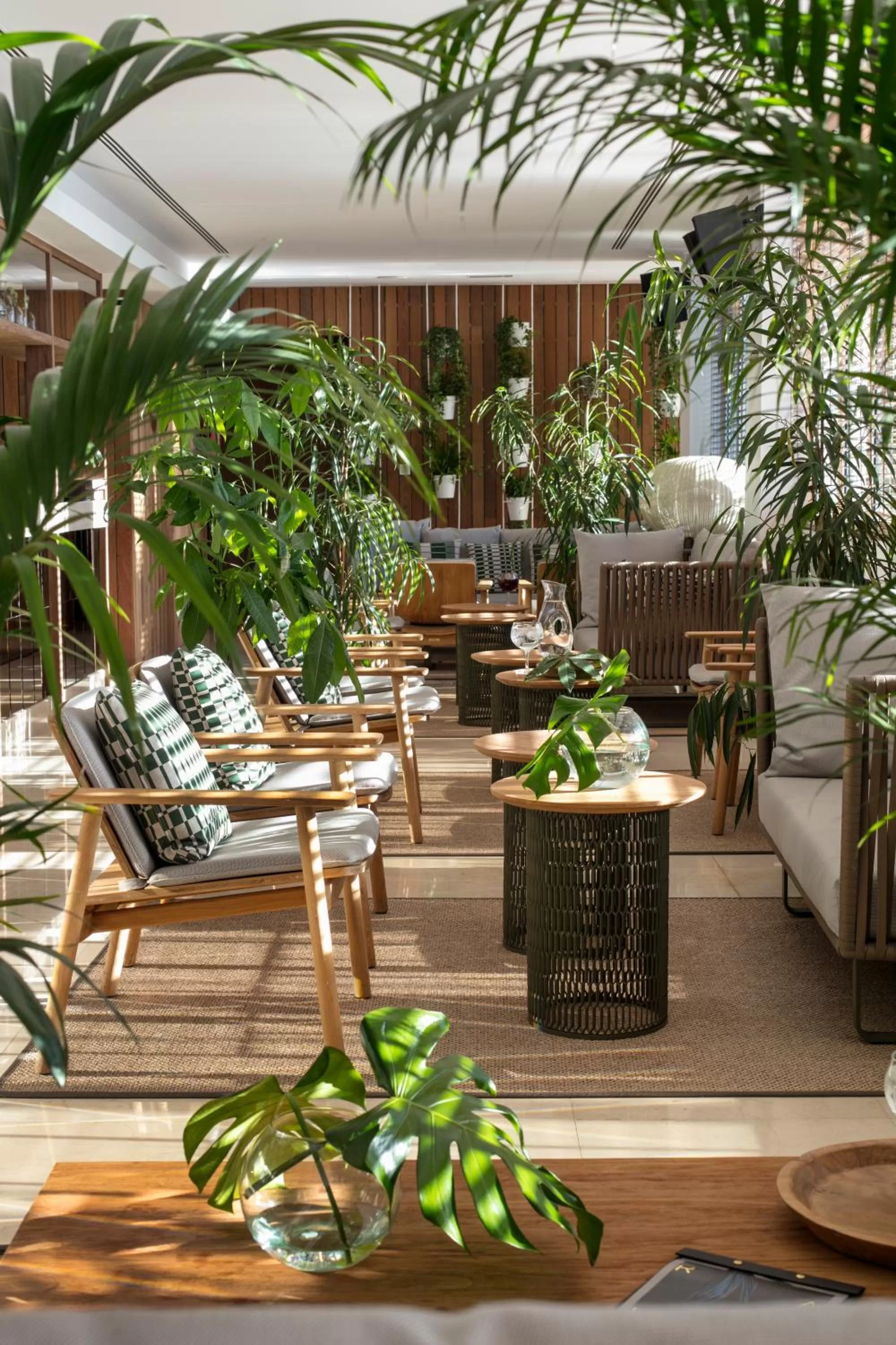 Lounge or bar in ME Madrid Reina Victoria by Meliá