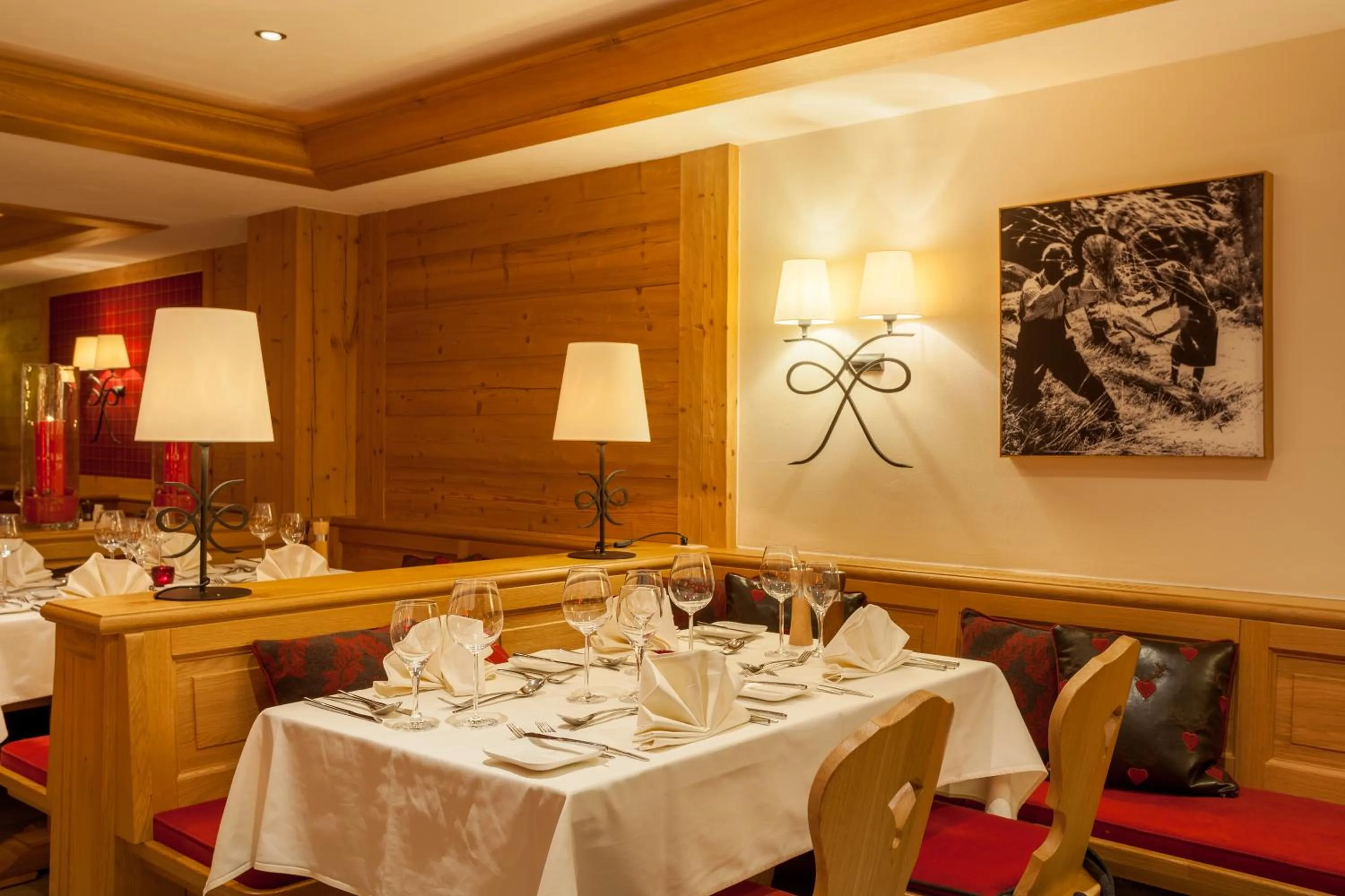 Restaurant/places to eat in Hotel Holiday