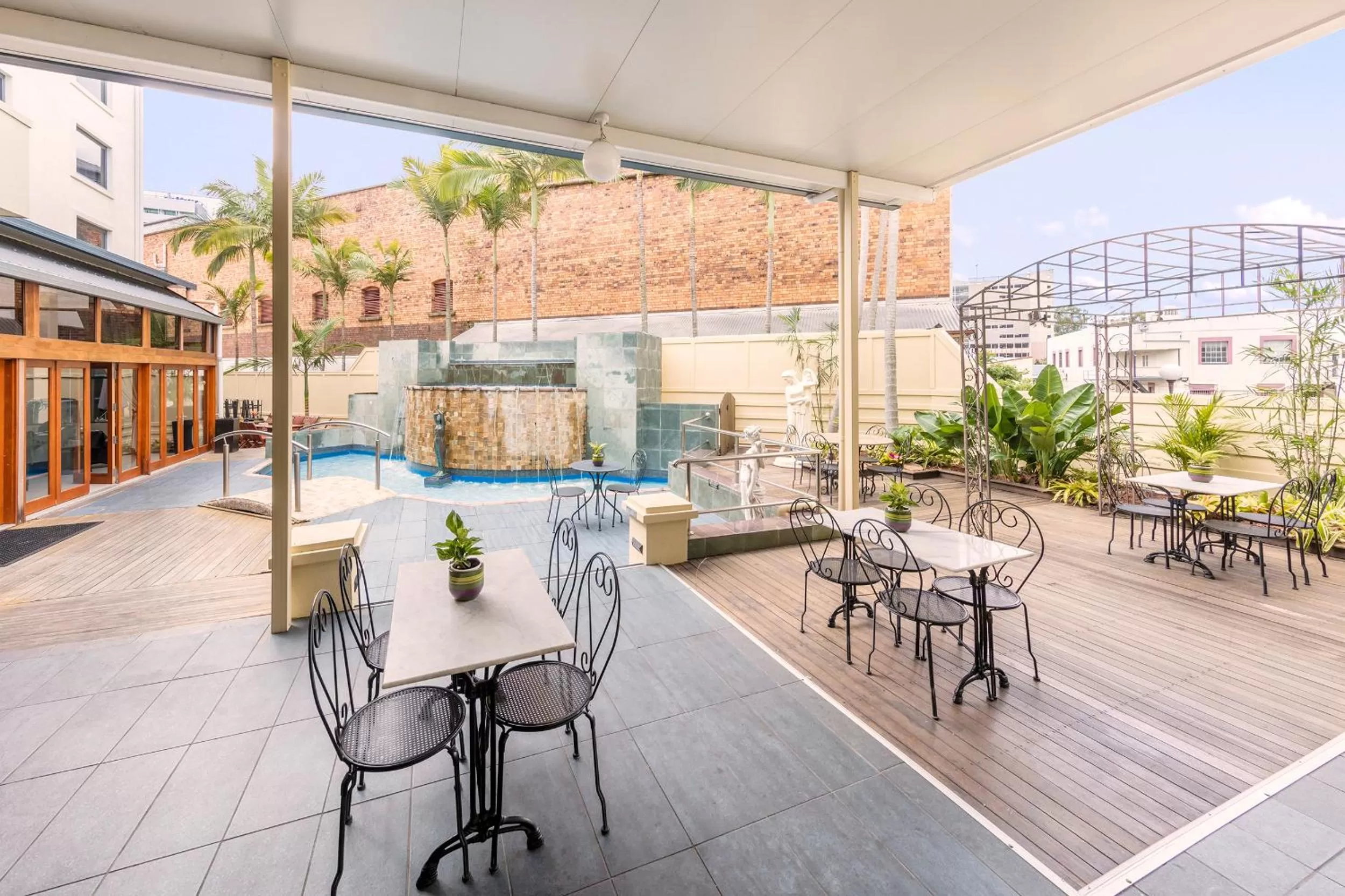 Garden in Hotel Diana Woolloongabba