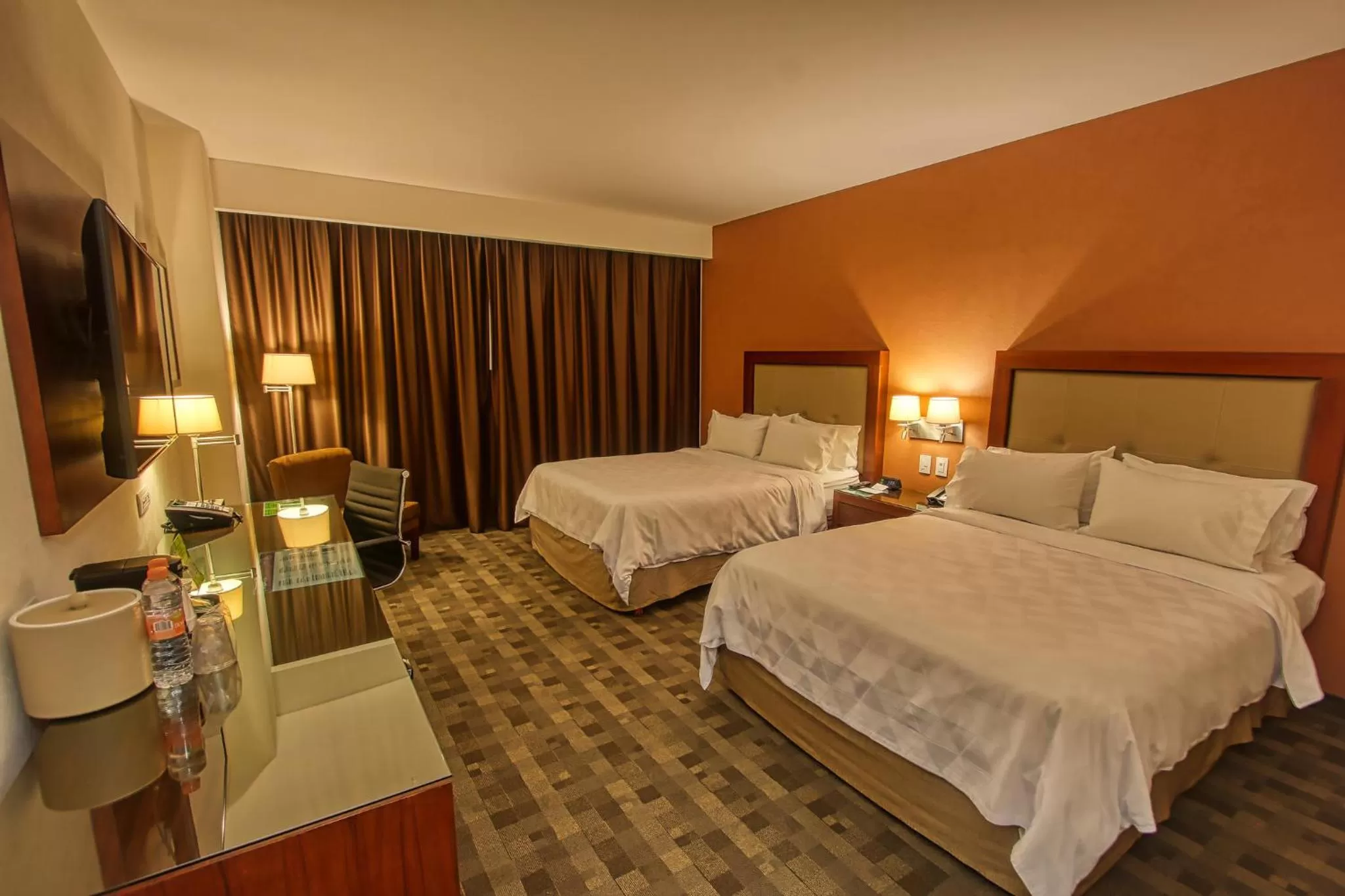 Photo of the whole room, Bed in Holiday Inn & Suites Plaza Mayor by IHG