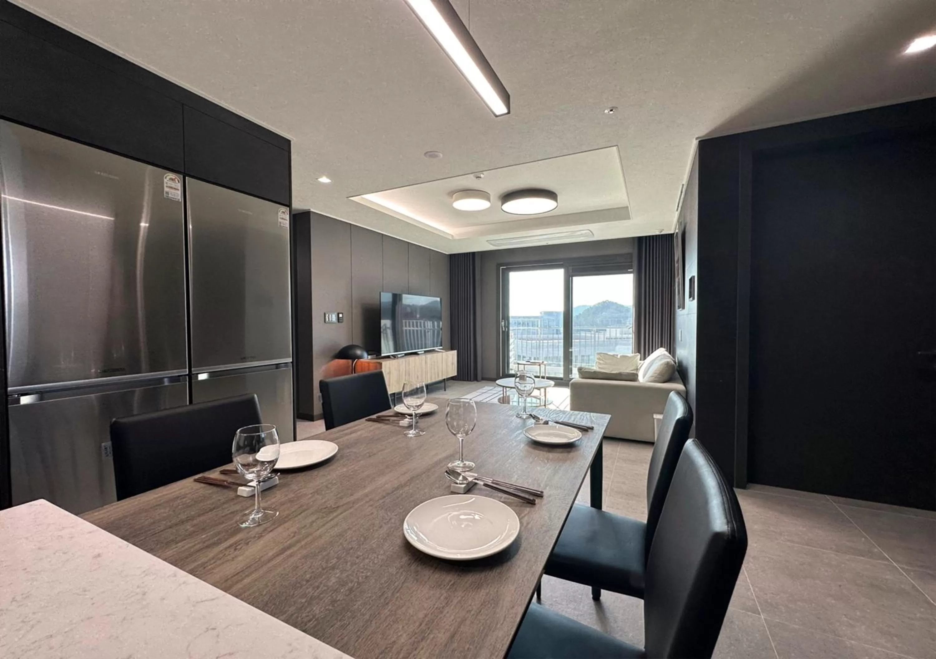 Y Collection by UH FLAT Osiria