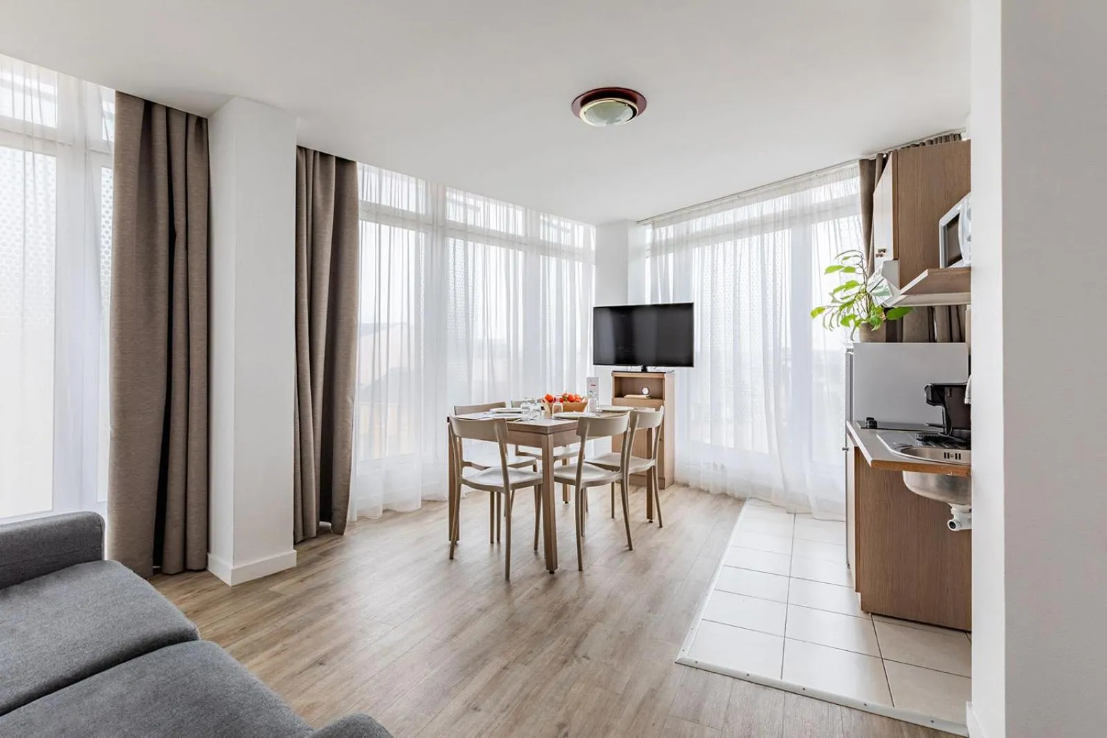 TV and multimedia in Appart'City Confort Le Mans Centre