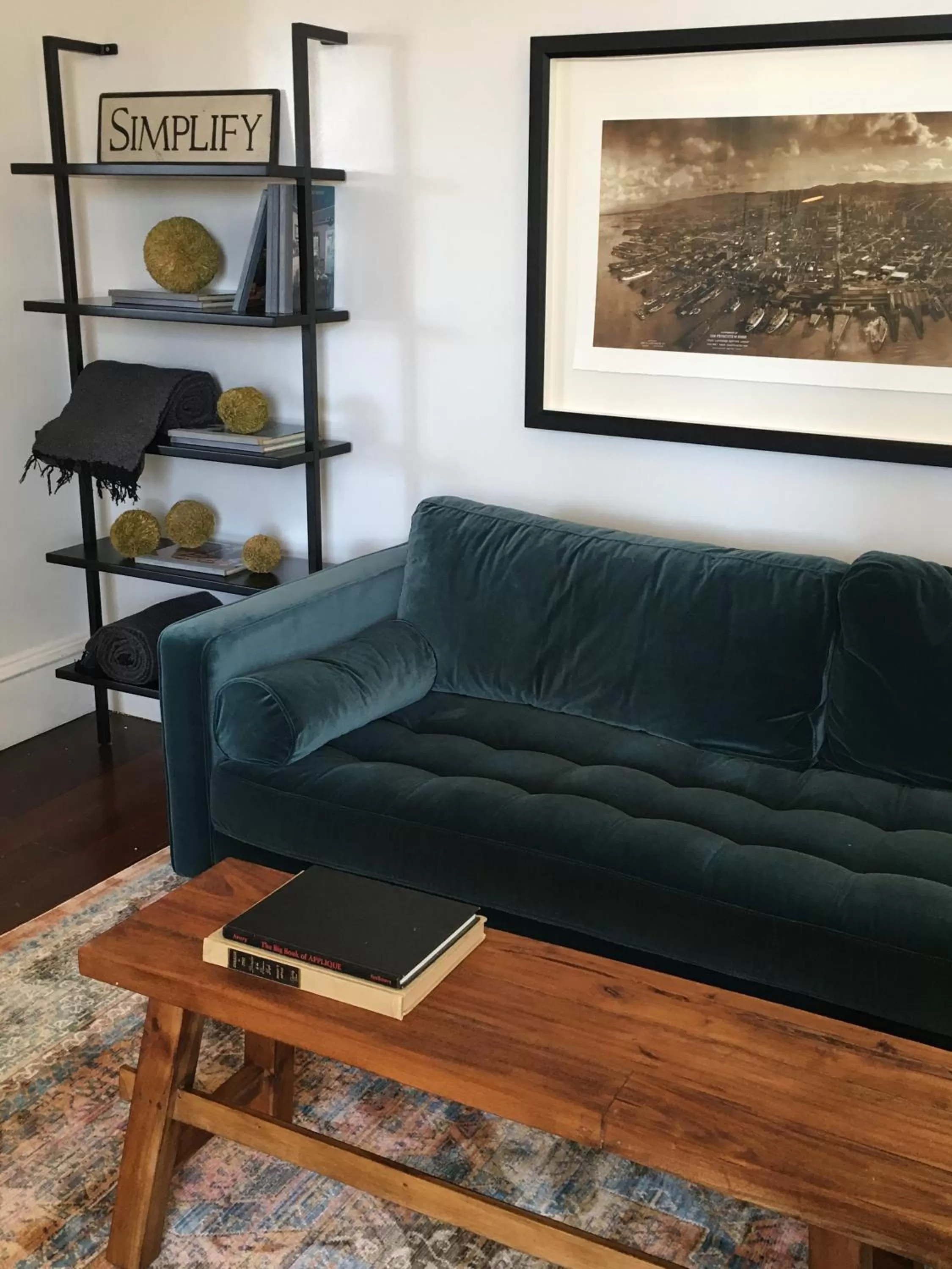 Lounge or bar in Inns of Mendocino