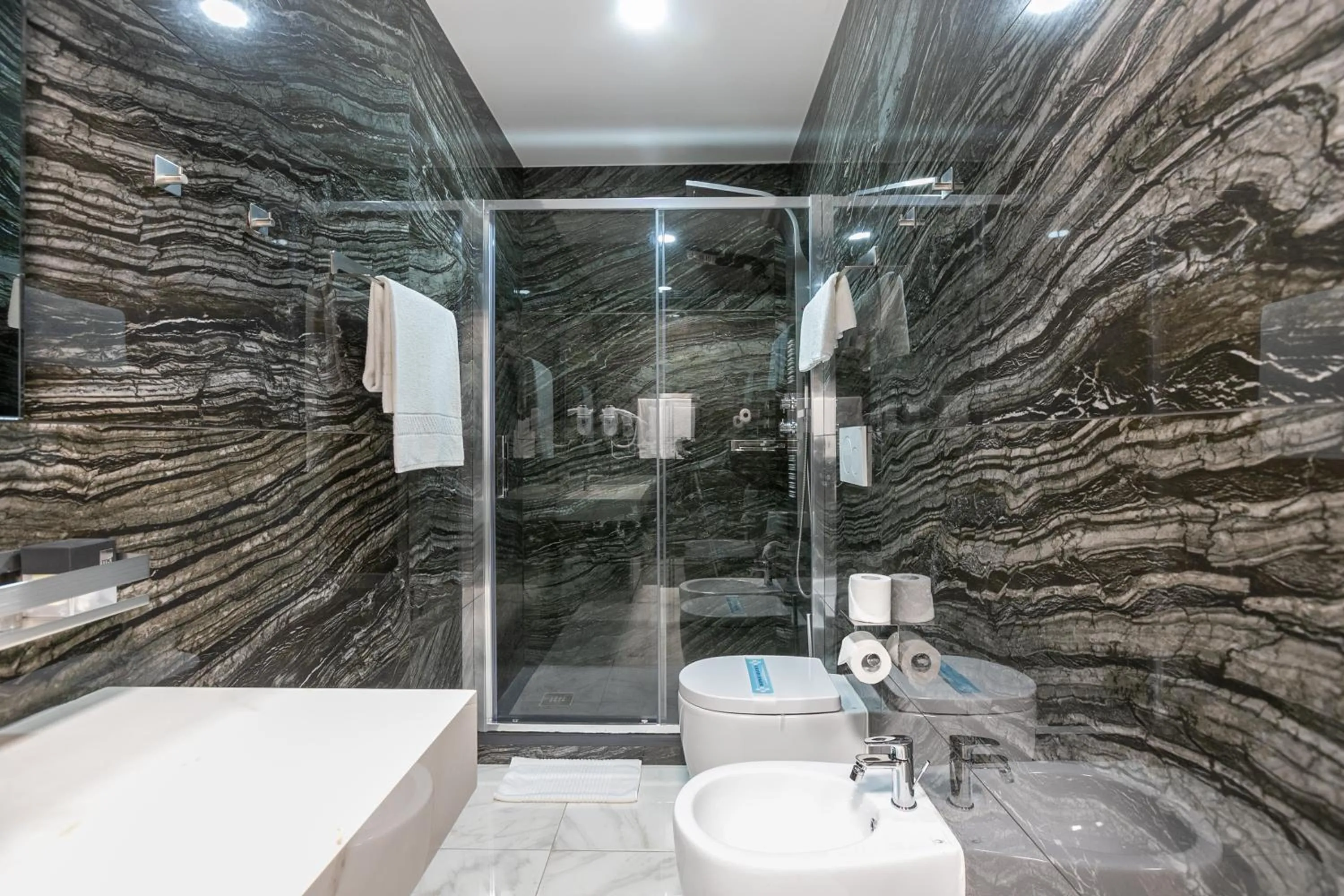 Shower in Gregorio VII Luxury Suites San Damaso