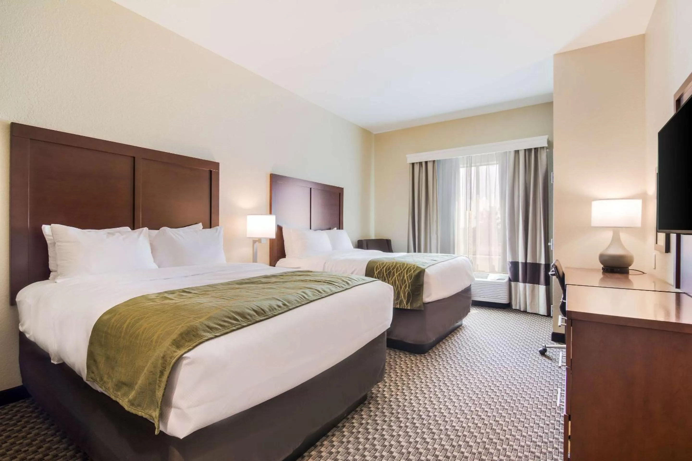 Photo of the whole room, Bed in Comfort Inn & Suites Rock Hill Northeast