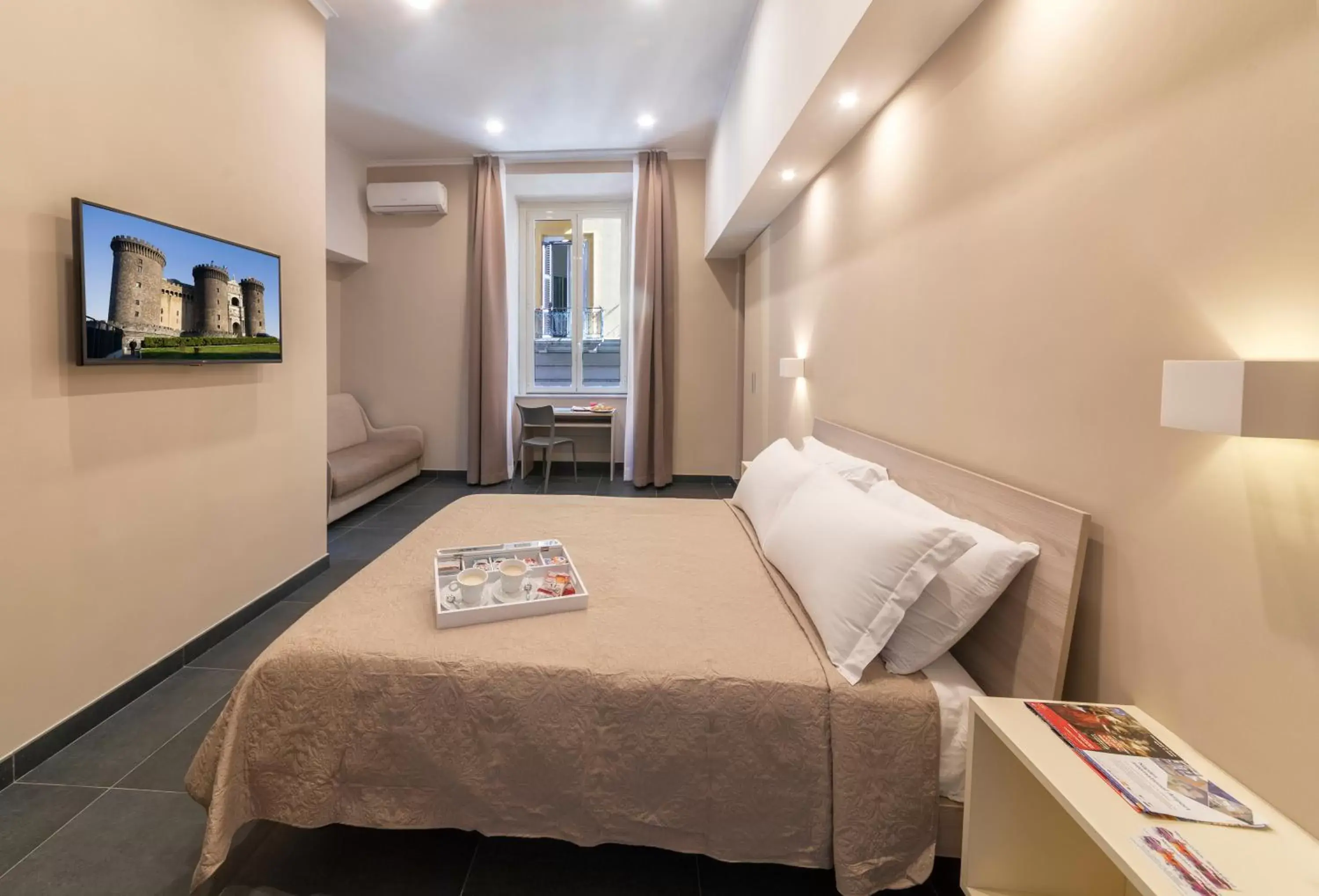 Standard Double Room in B&B Neapolitan Breakfast Standard Double Room in B&B Neapolitan Breakfast