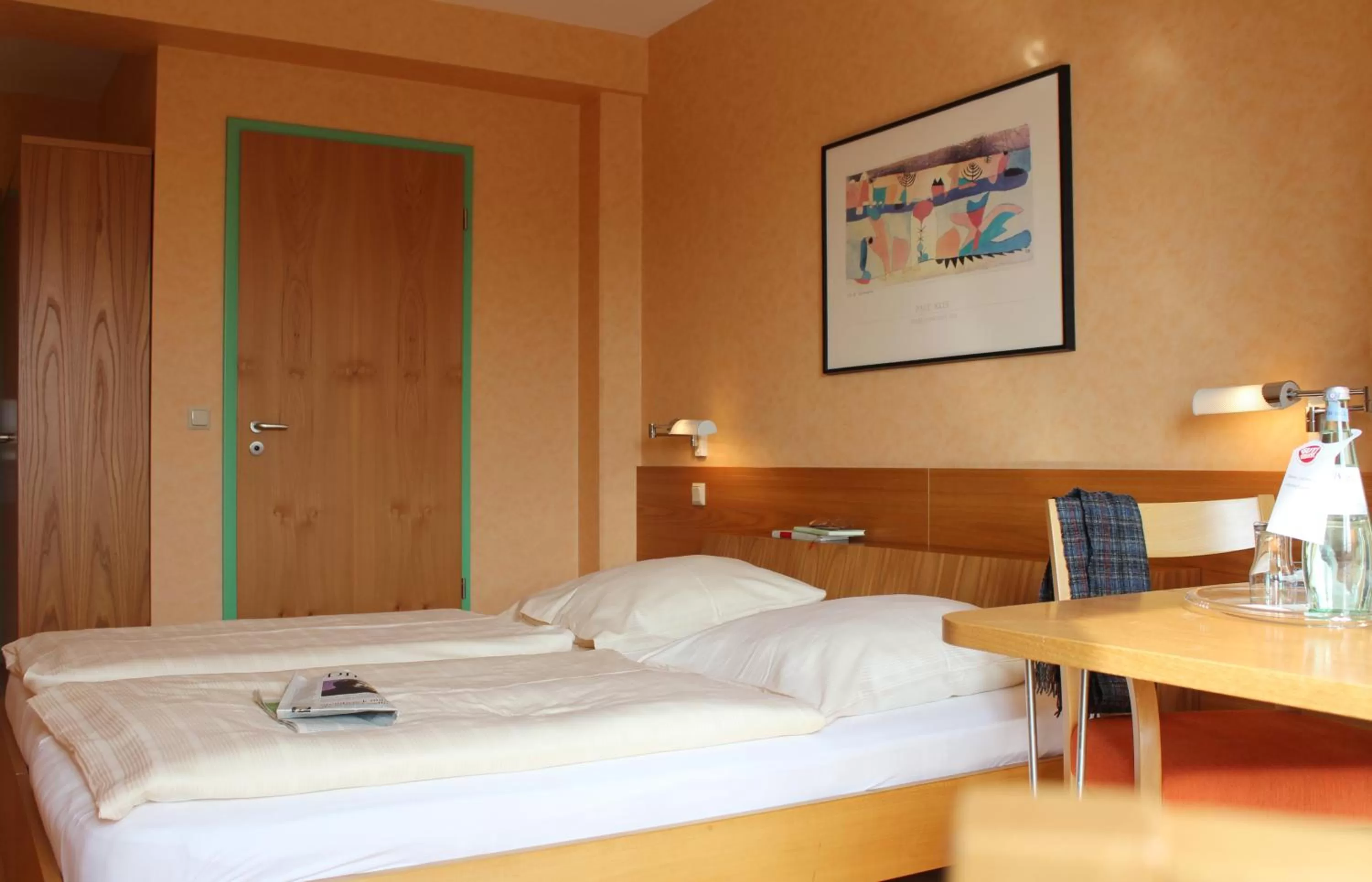 Photo of the whole room, Bed in An der Persiluhr Stadt-gut-Hotel