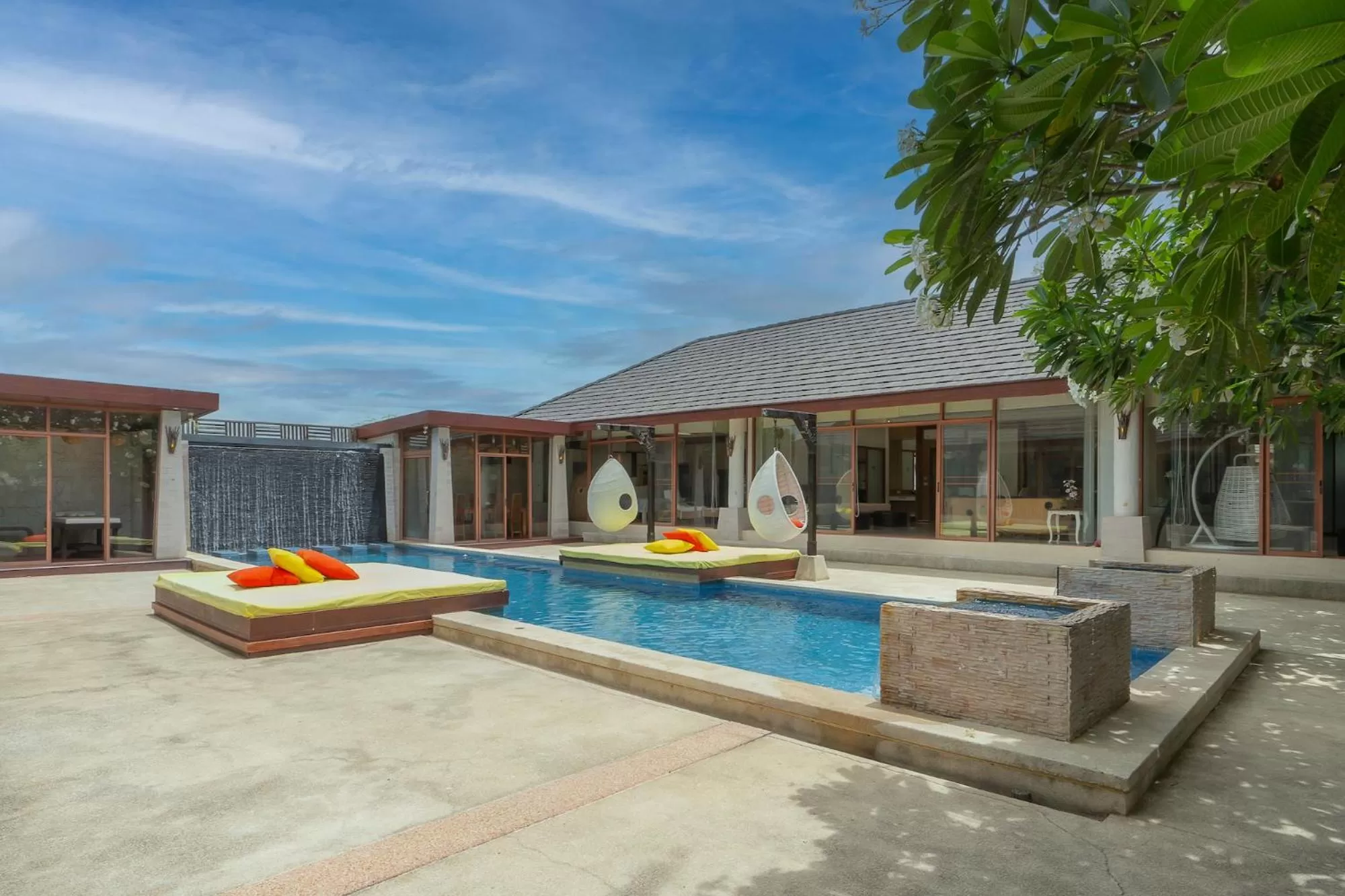 Swimming pool in Dhevan Dara Resort & Spa Hua Hin - Pool Villa