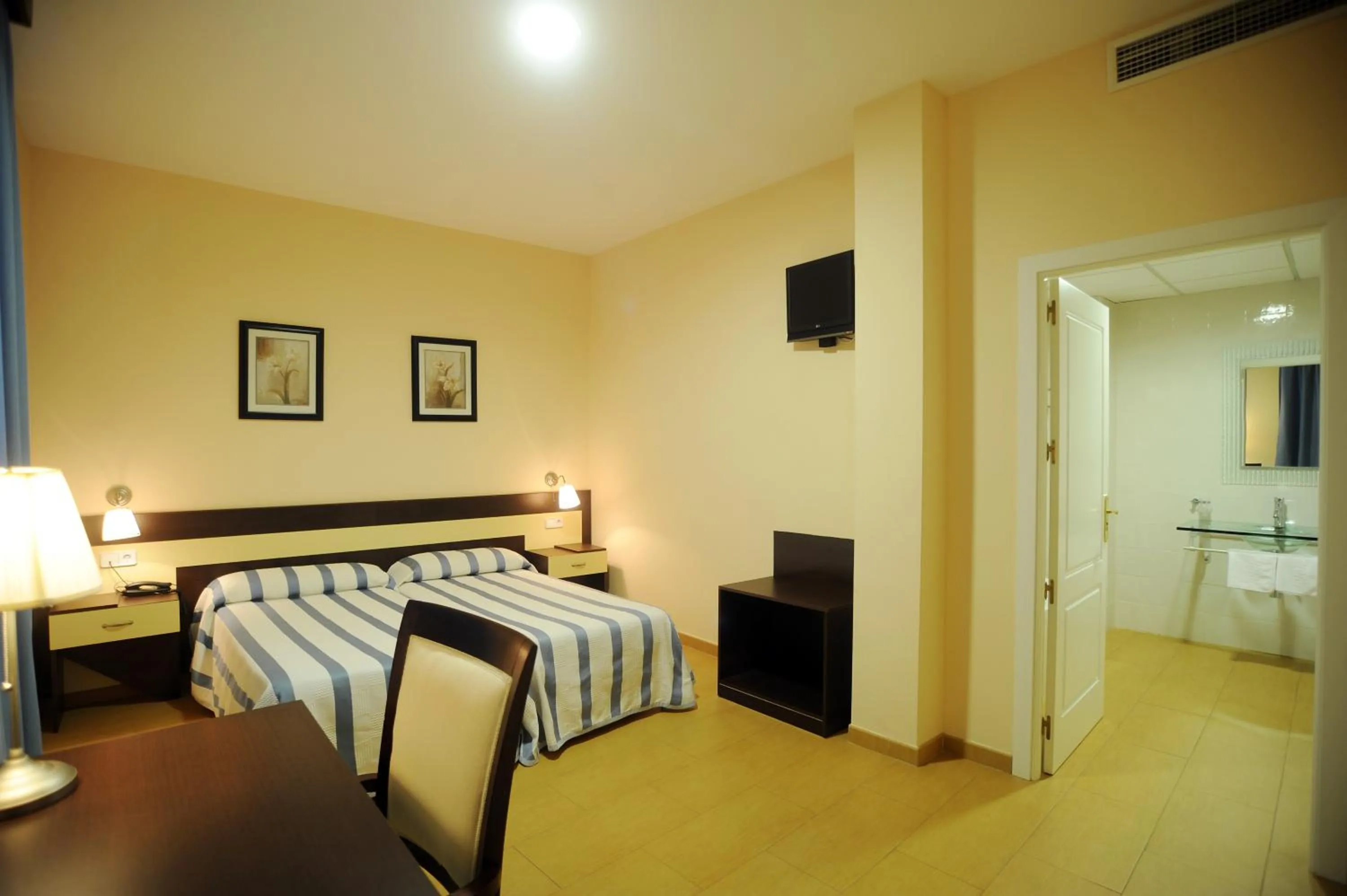 Bedroom, Bed in Hotel Castillo