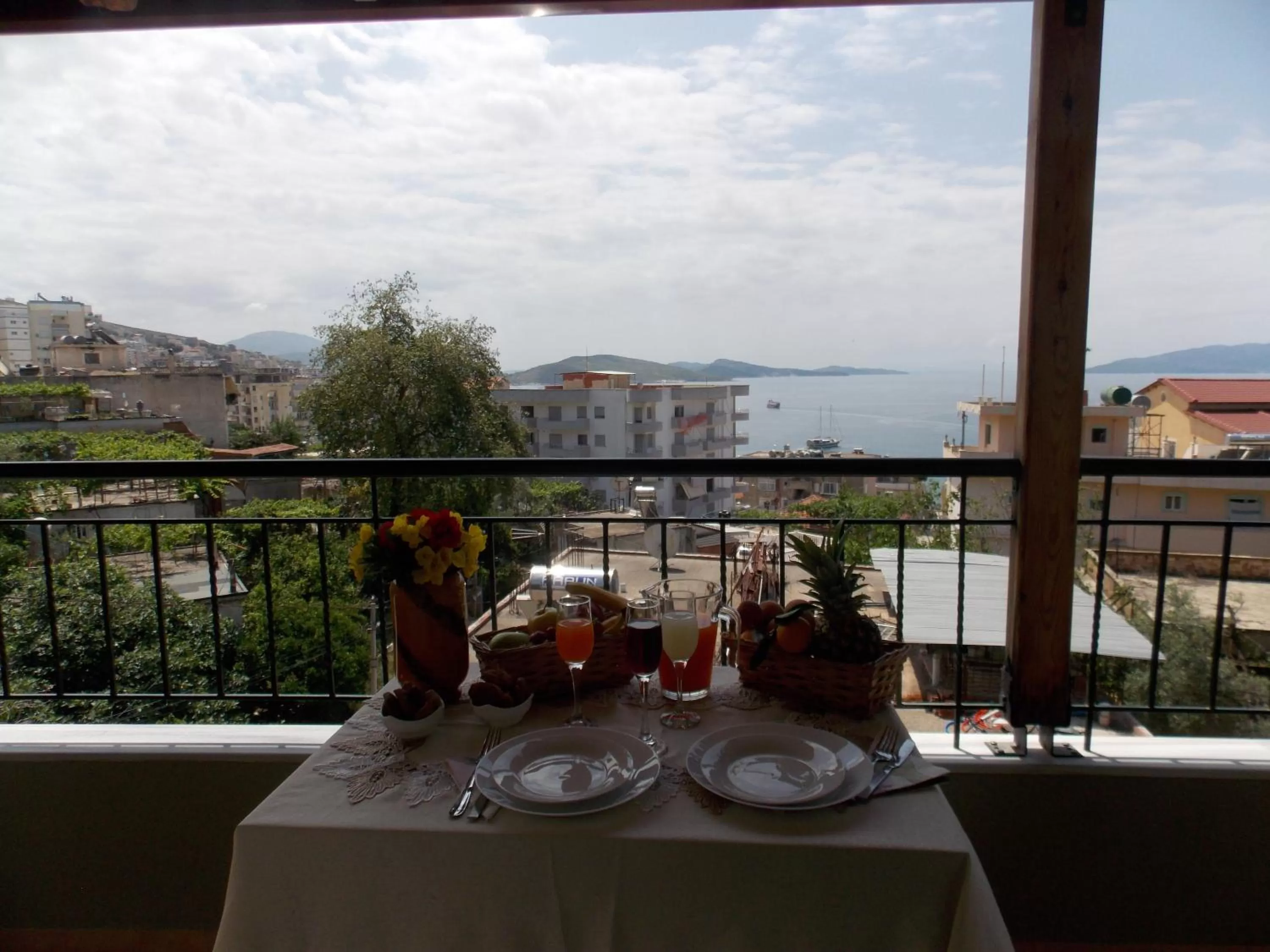 Balcony/Terrace, Restaurant/Places to Eat in Vila Gjoni