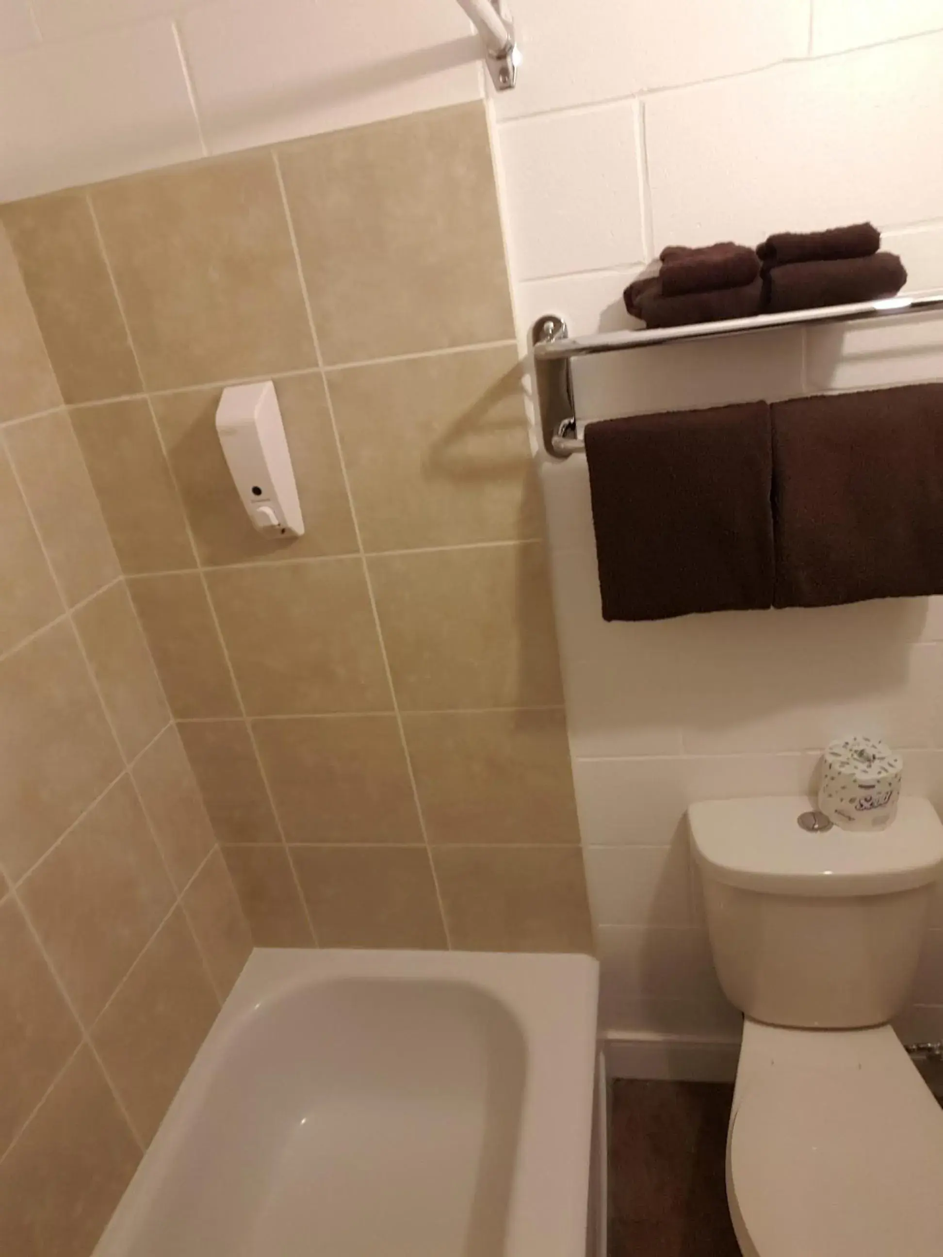 Queen Room with Kitchenette - Non Smoking in Centennial Motel Queen Room with Kitchenette - Non Smoking in Centennial Motel