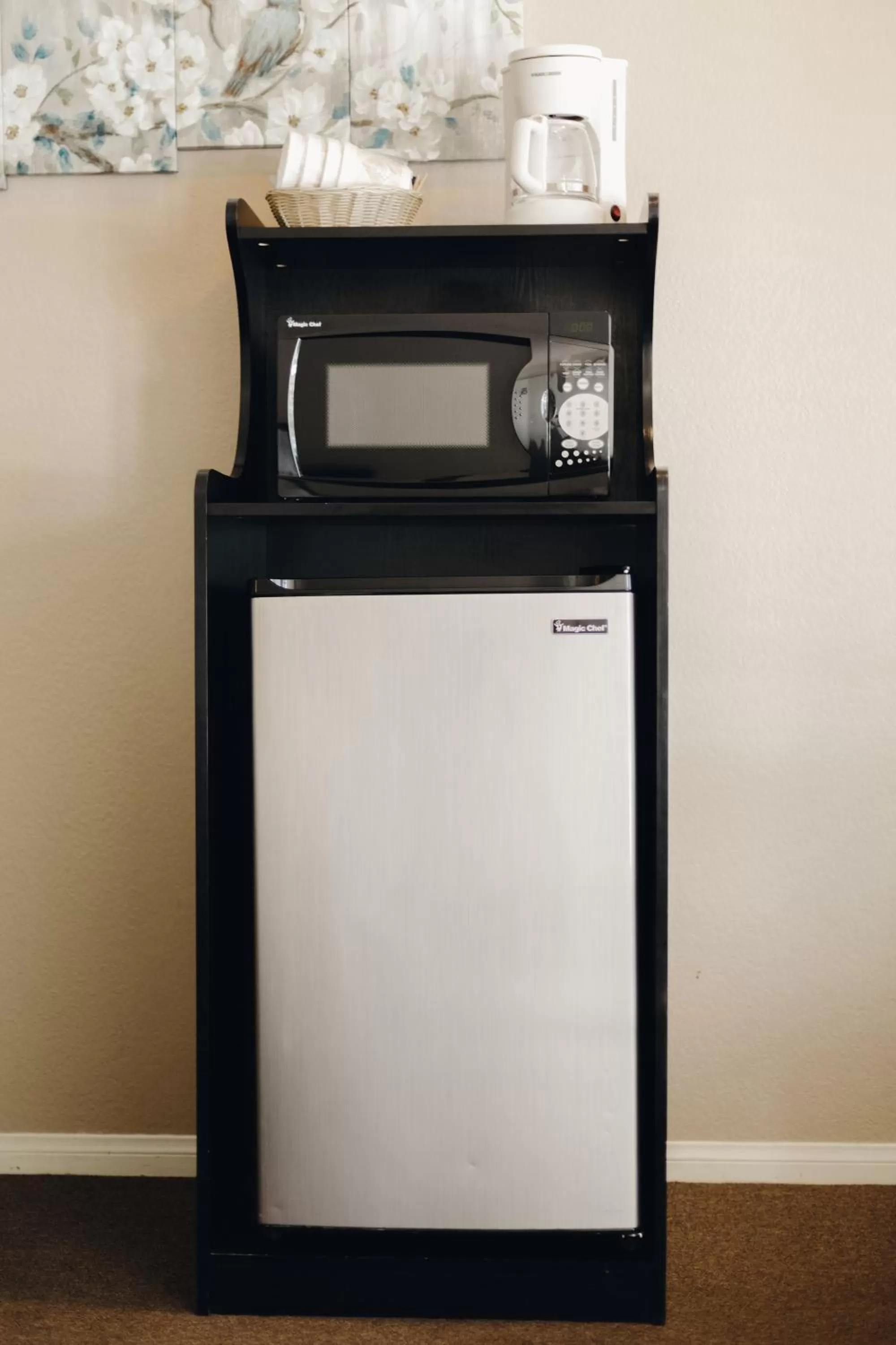 minibar in Vintage Lakeside Inn