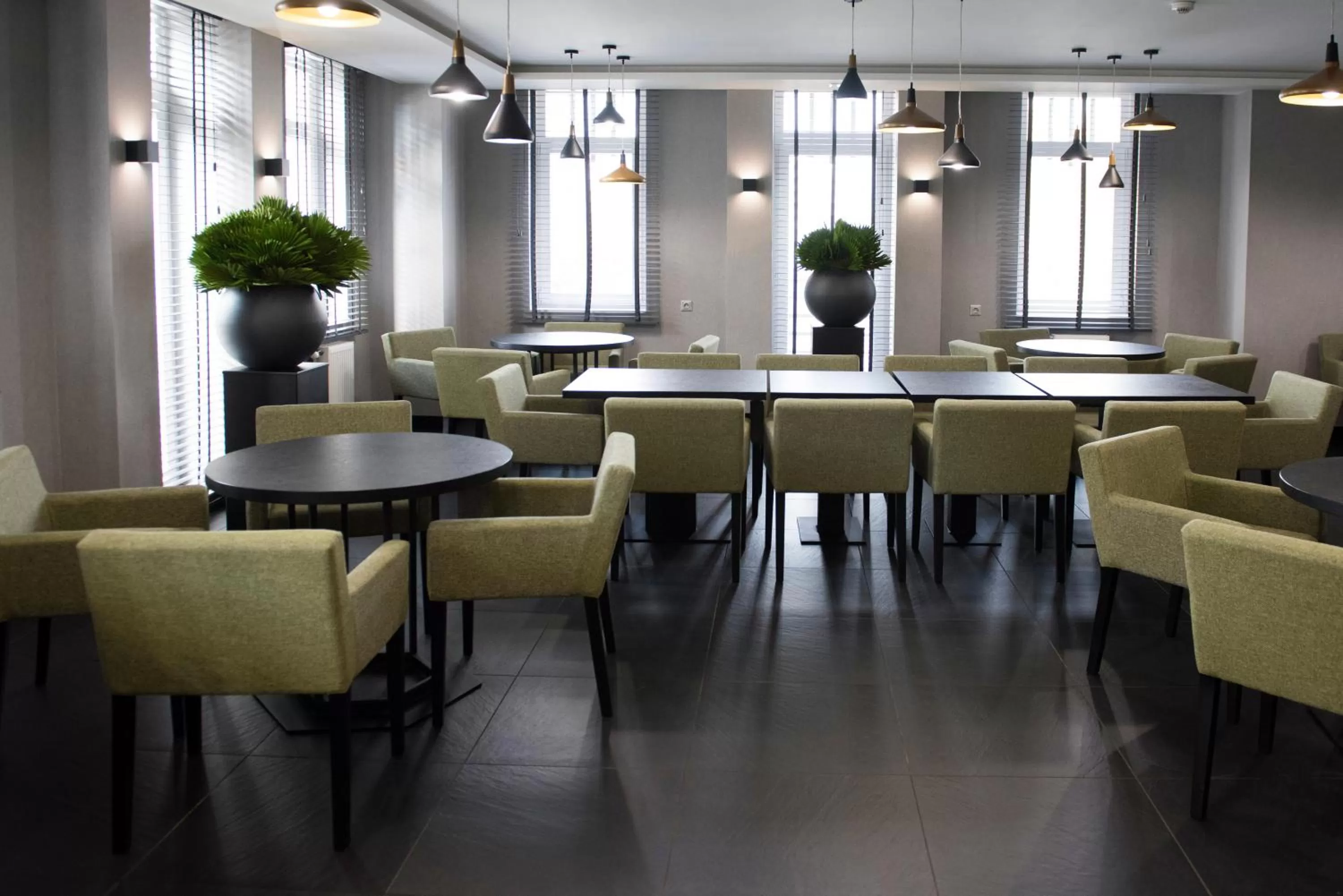 Restaurant/places to eat in Hotel Central