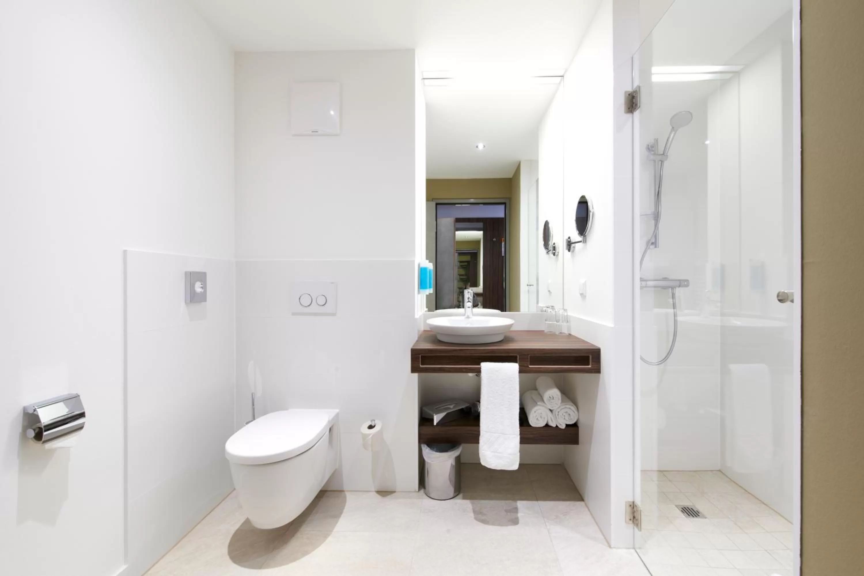 Bathroom in Simm's Hotel - cityhotel next to Metro U3