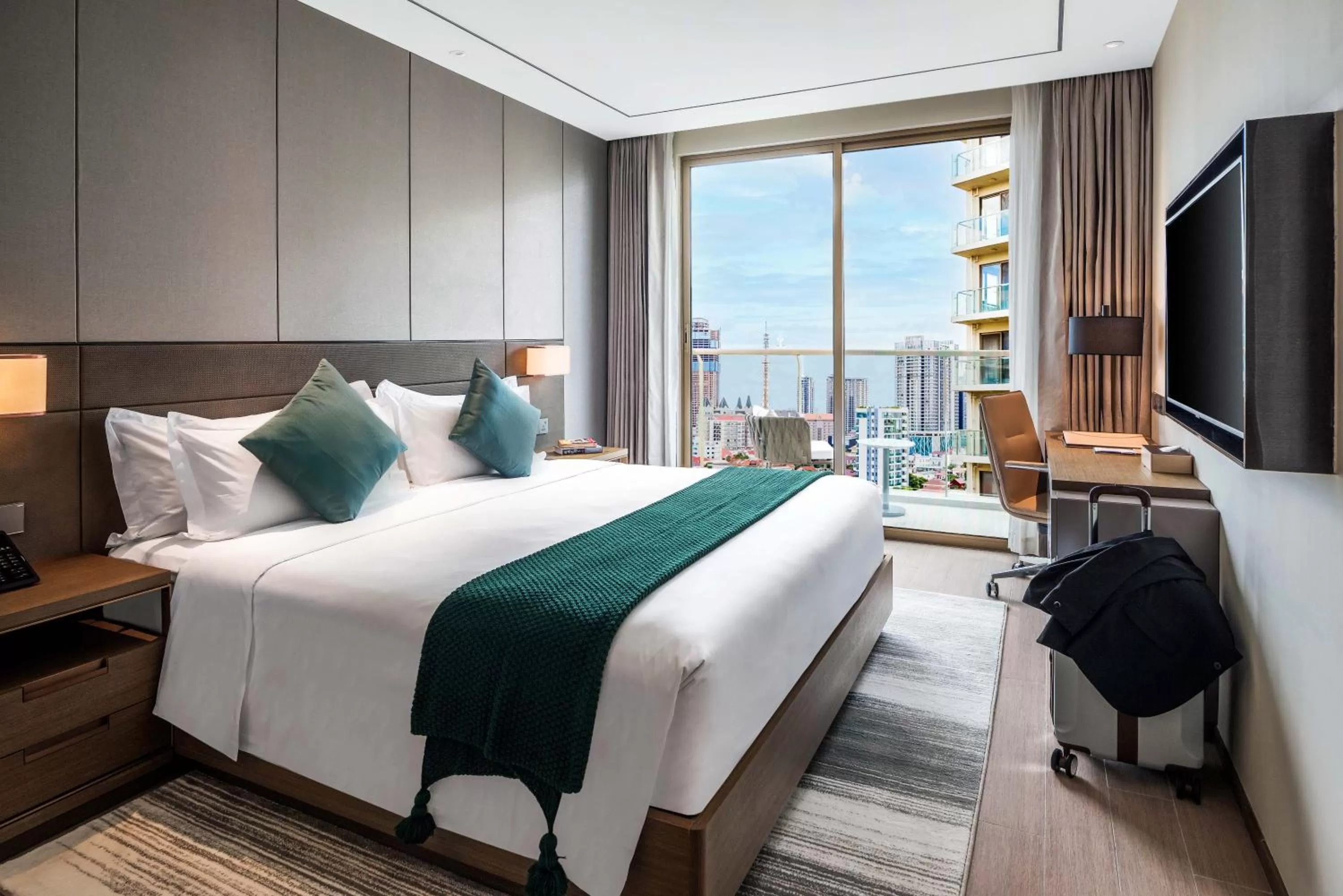 TV and multimedia, Bed in Oakwood Premier Phnom Penh