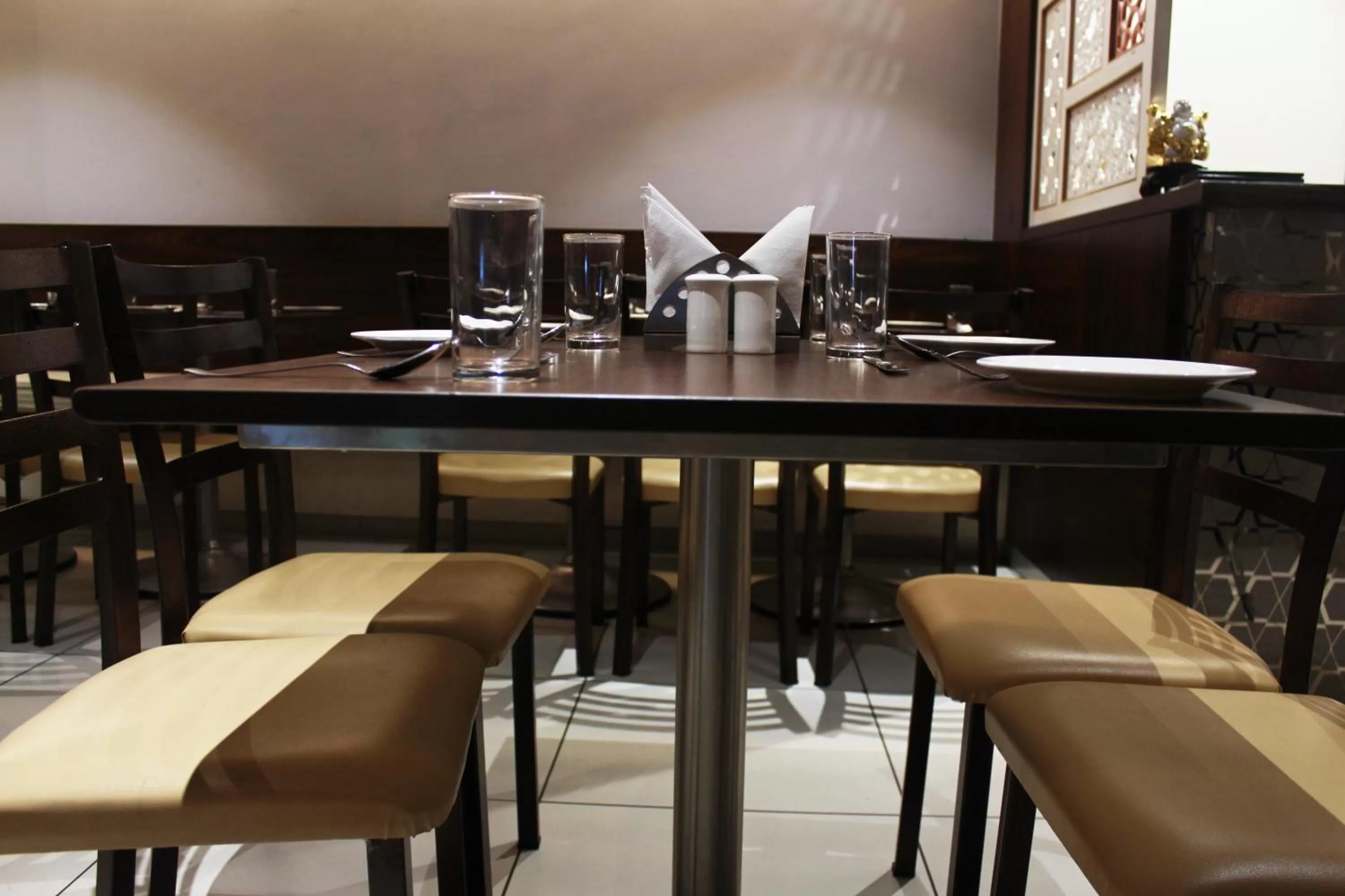 Restaurant/places to eat in Hotel SRI SRI EXECUTIVE KOLHAPUR NEAR MAHALAXMI TEMPLE