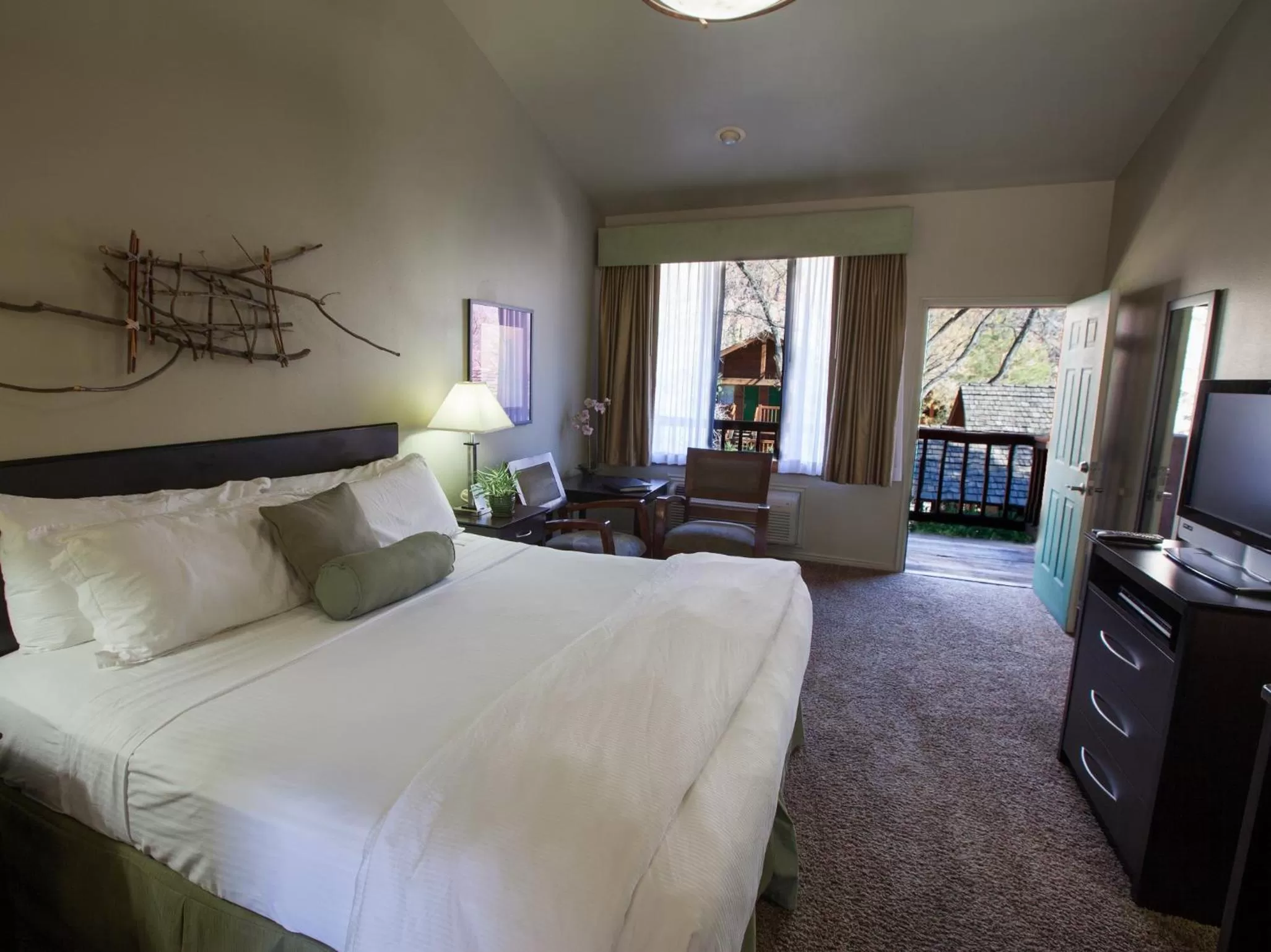 Bedroom, Bed in Flanigan`s Resort and Spa