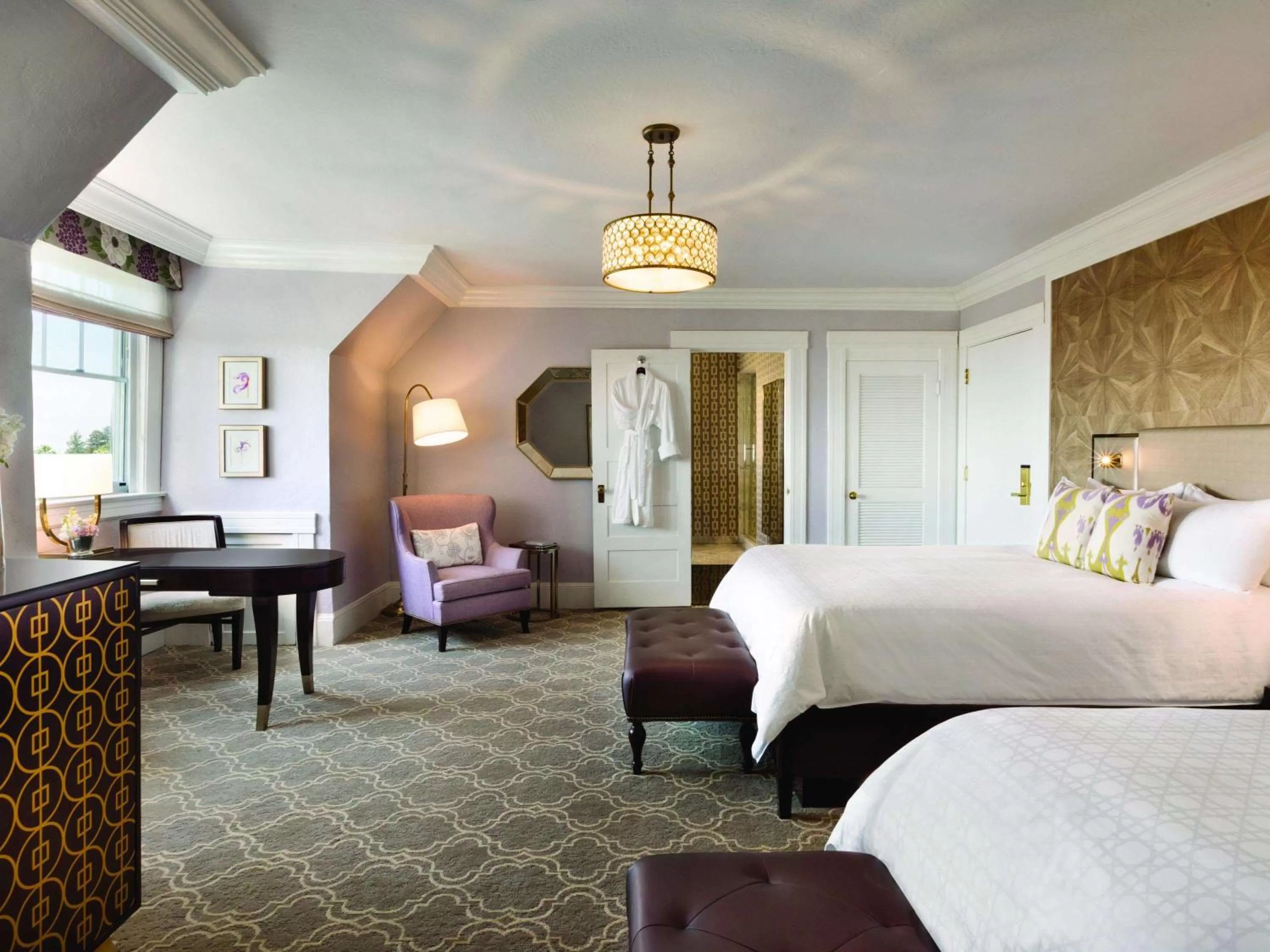 Photo of the whole room, Bed in Claremont Resort & Club