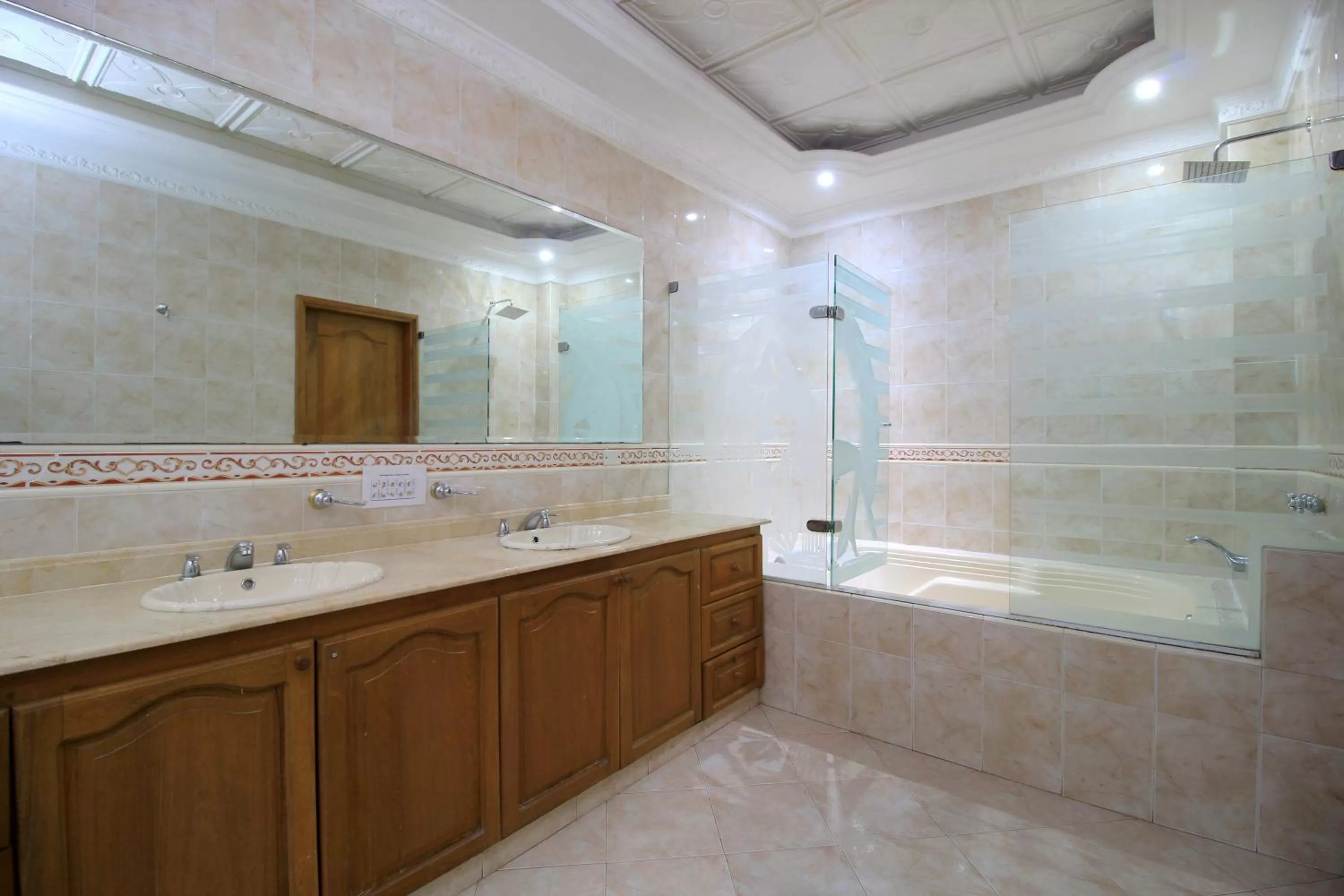 Shower in Hotel Abi Inn By GEH Suites