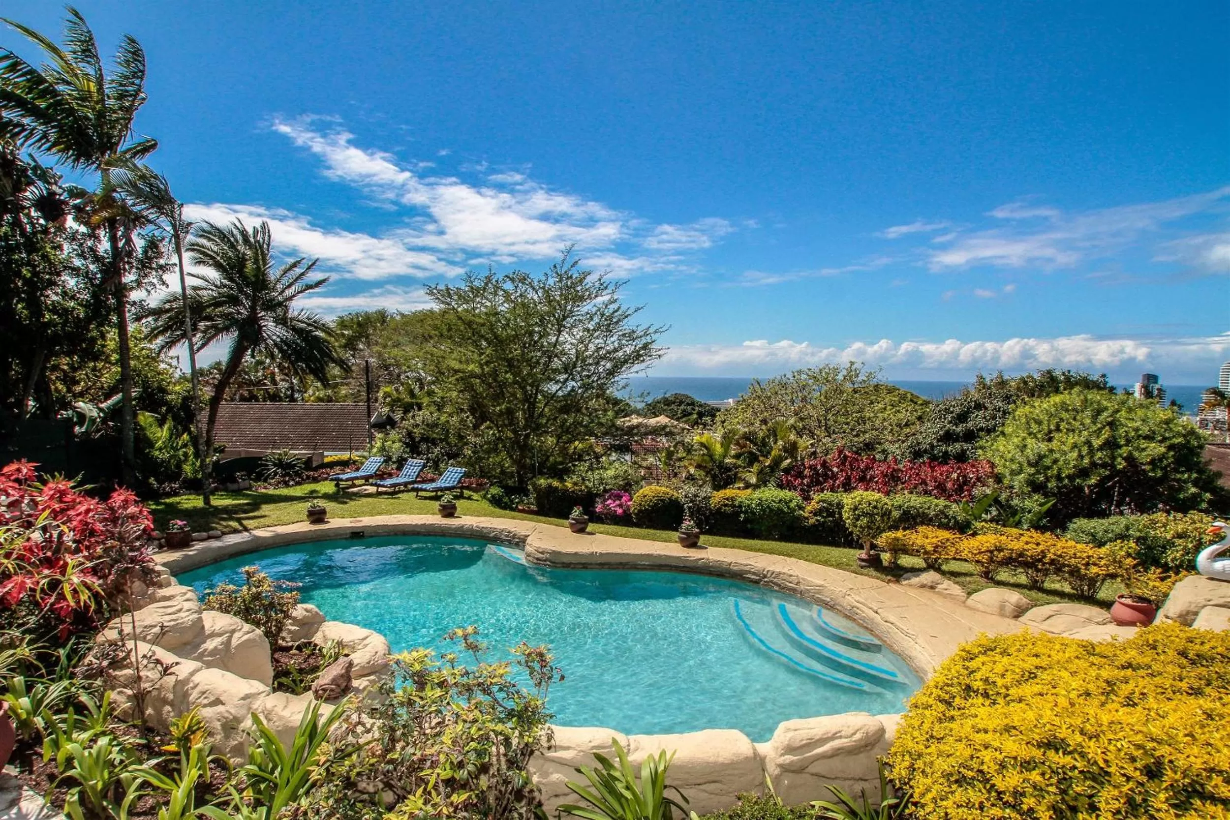 Swimming Pool in Addis Bed and Breakfast