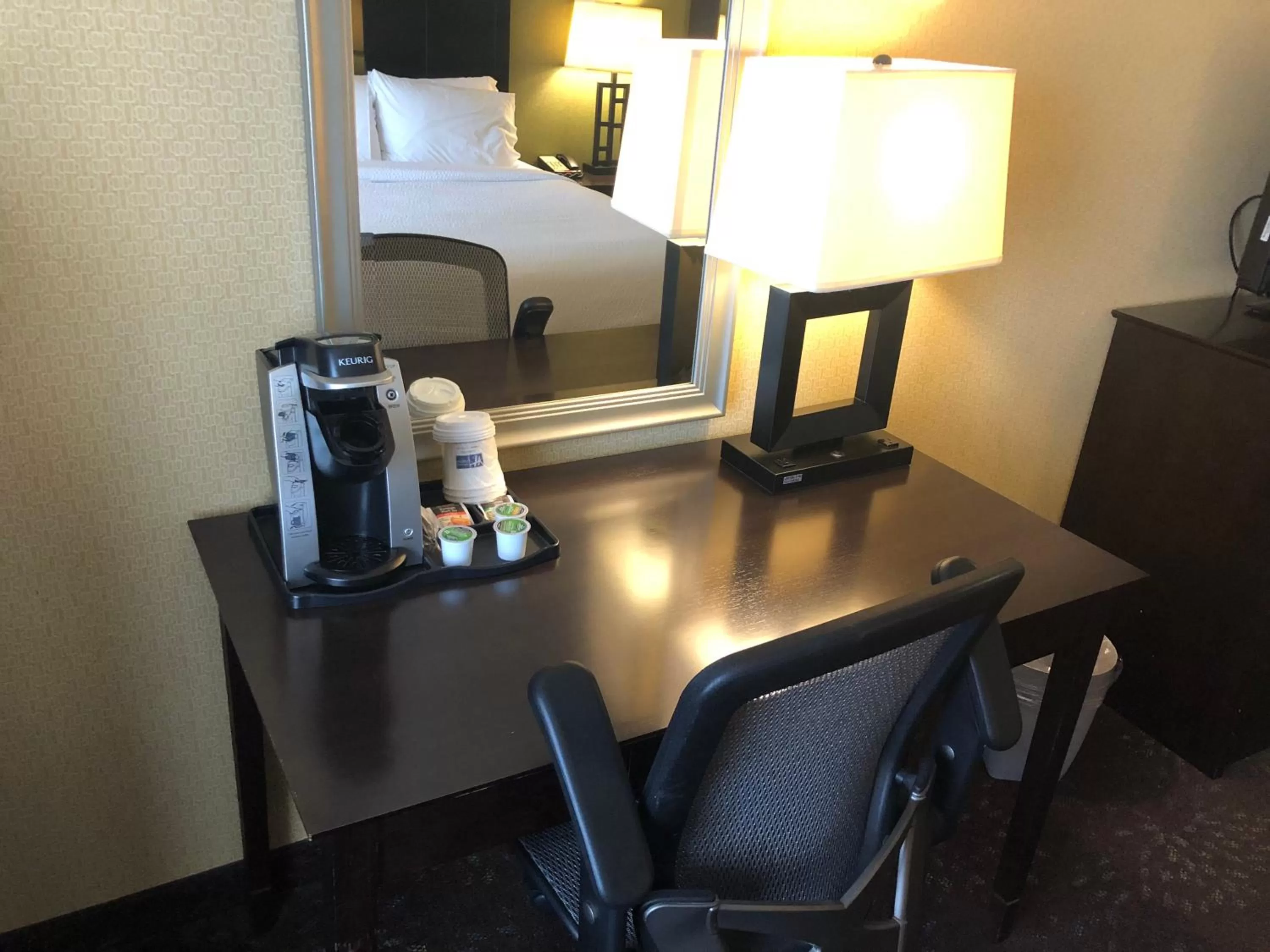 Coffee/tea facilities, Bed in Holiday Inn Express Hotel & Suites Lansing-Dimondale by IHG