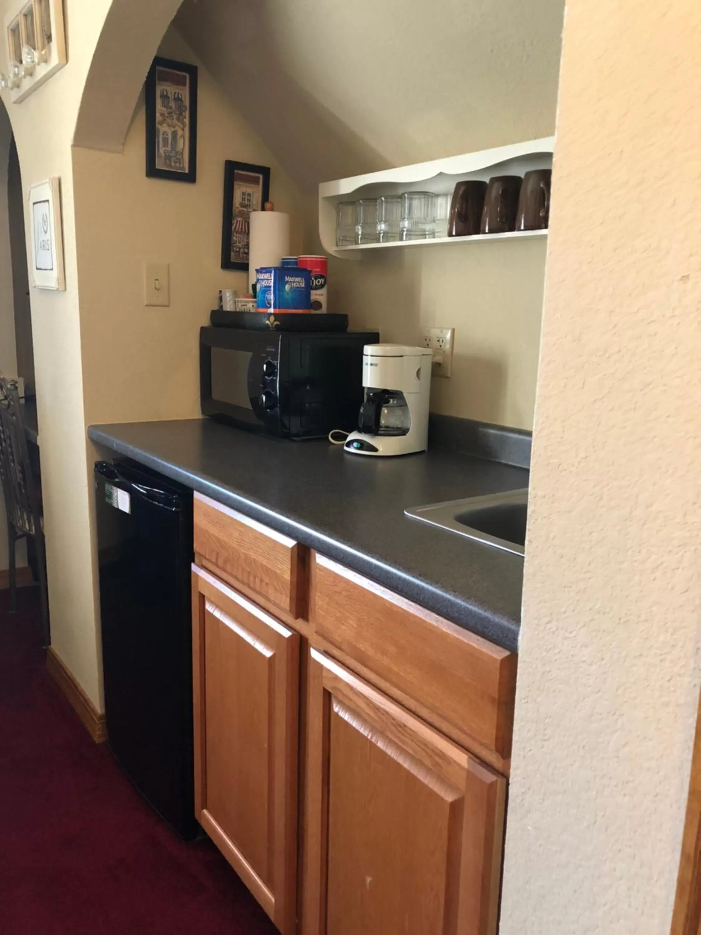 minibar in All Seasons Inn