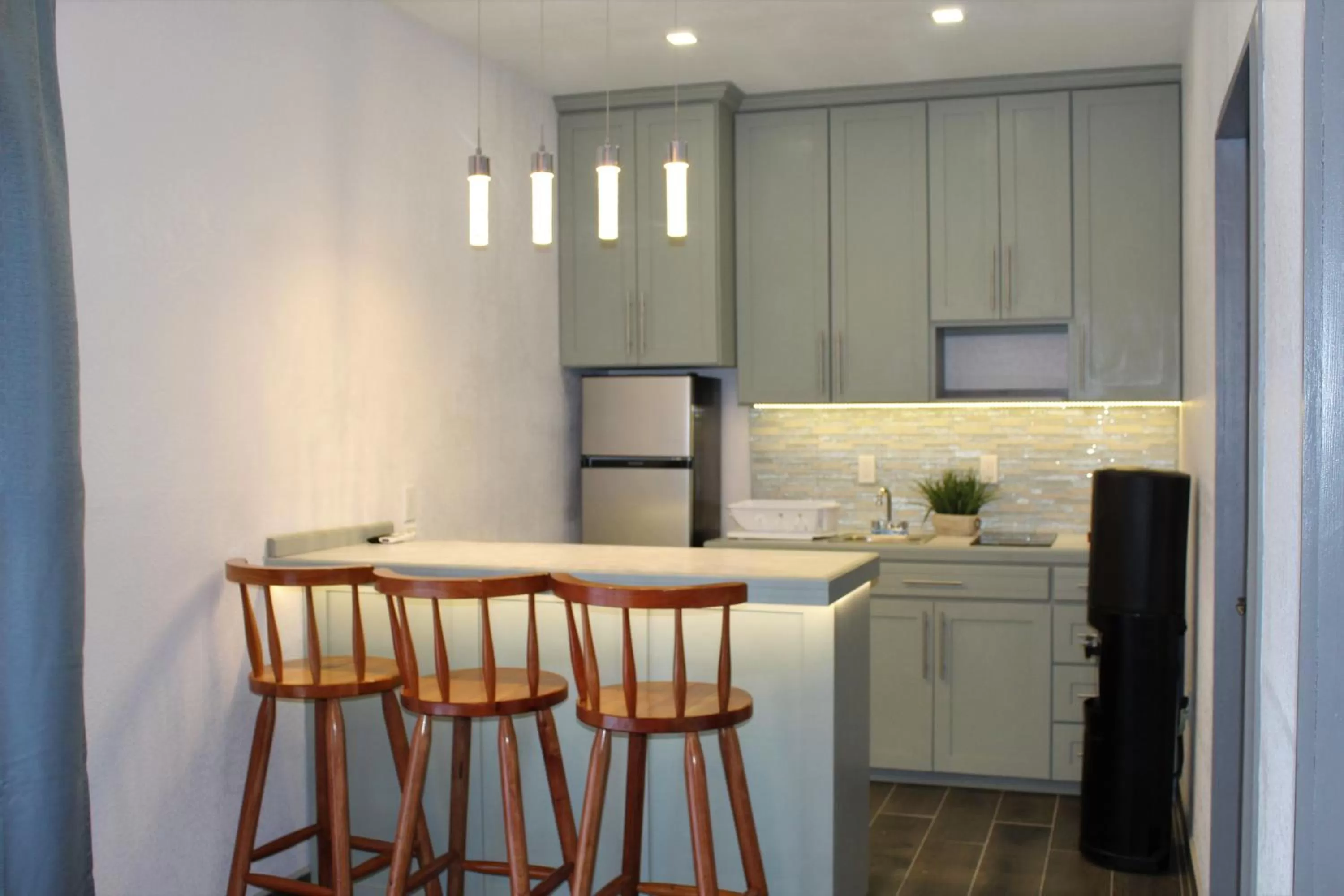 Kitchen or kitchenette in Barefoot Caye Caulker Hotel