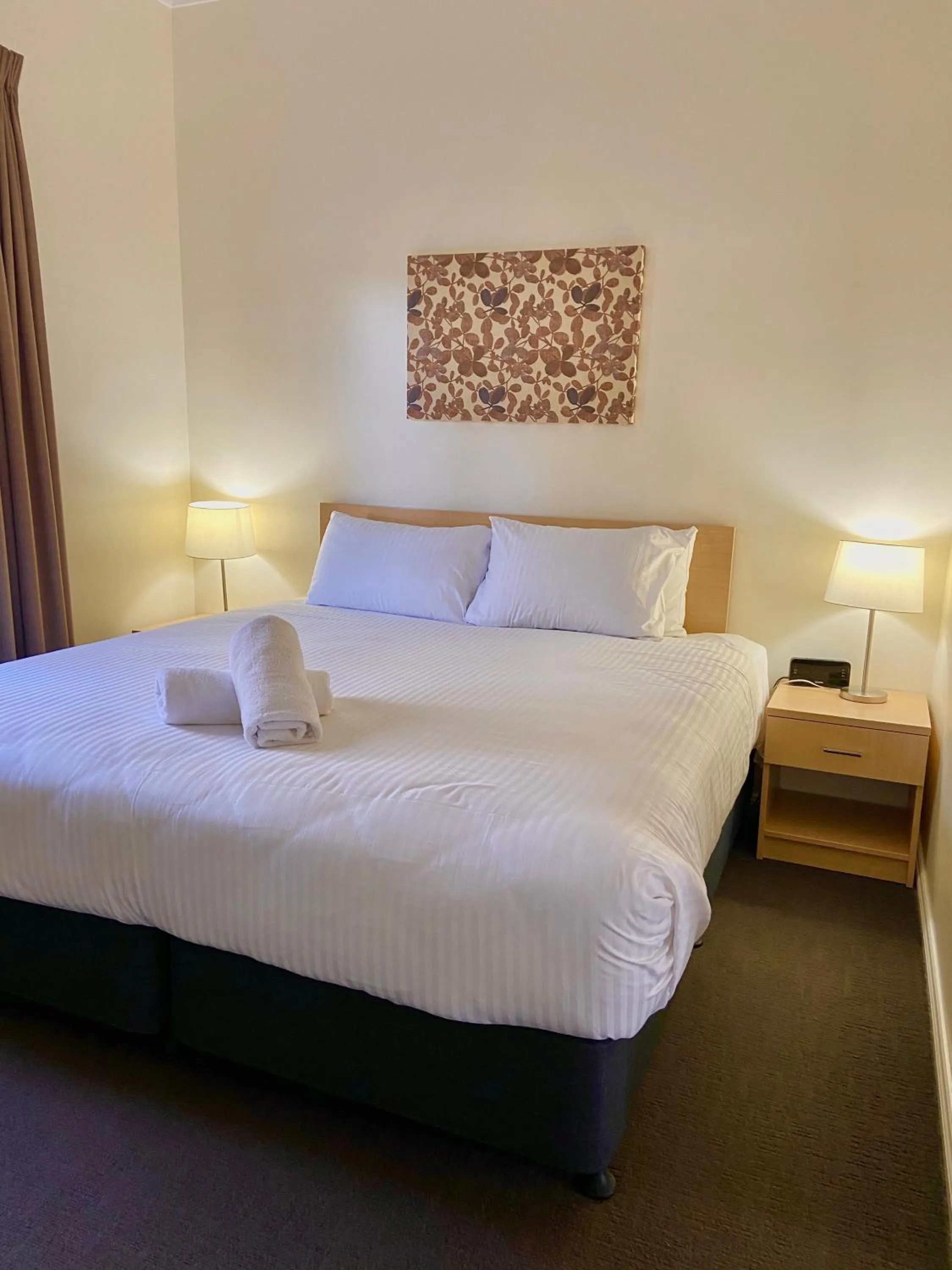 Deluxe King Room in Pokolbin Village Estate