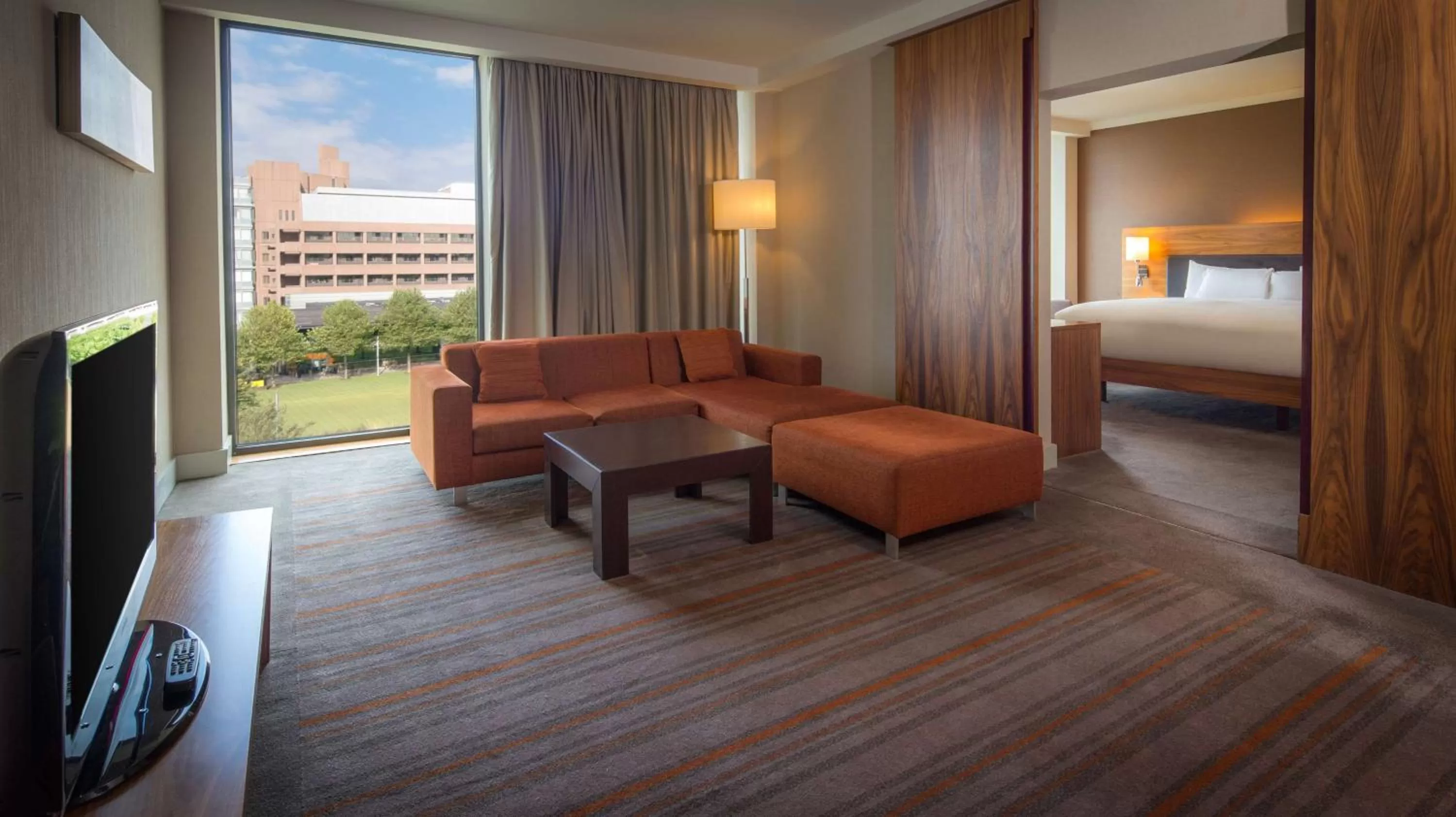 Living room, Bed in Hilton Liverpool City Centre
